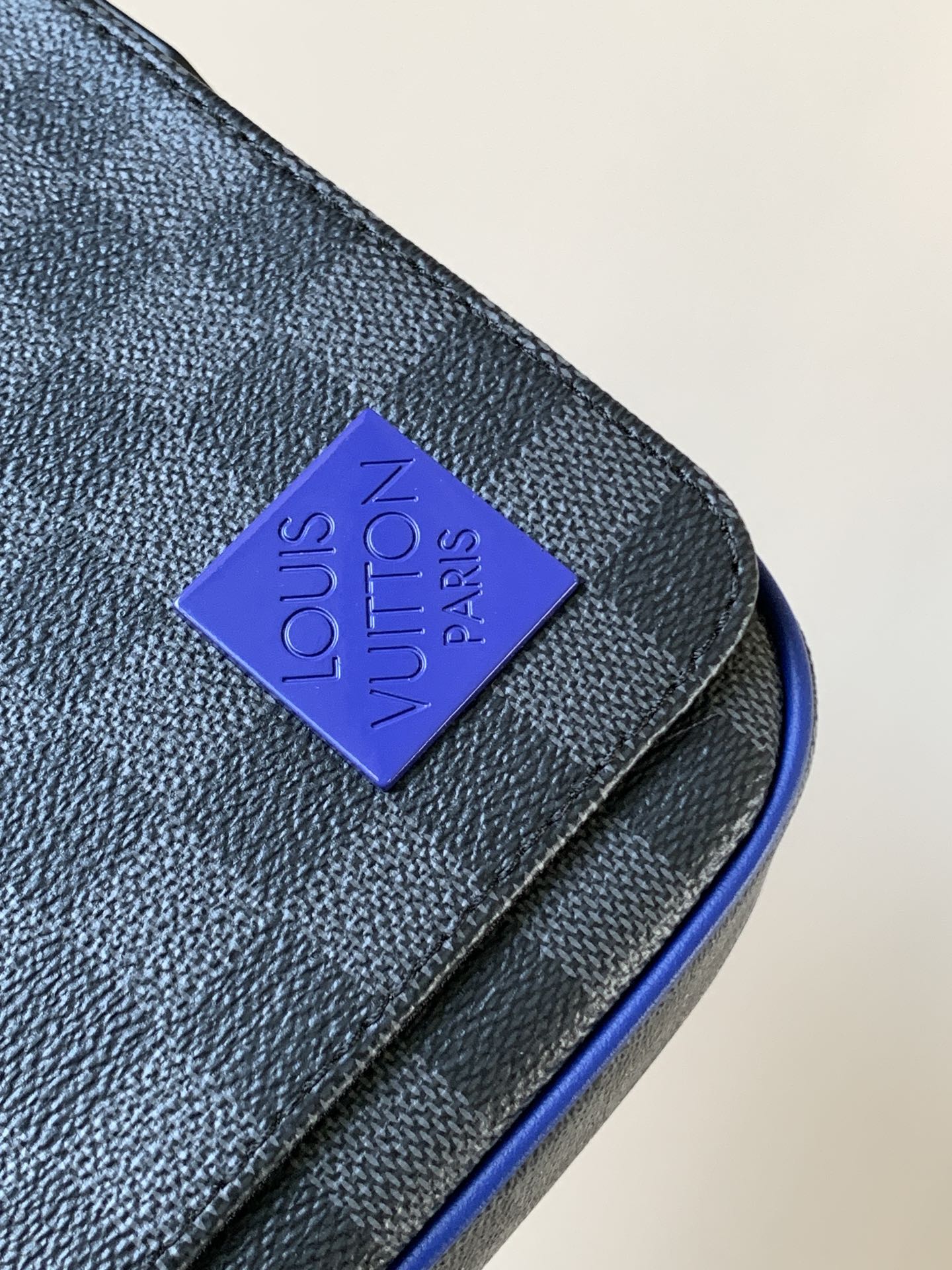 District Messenger Bag Monogram Eclipse Indigo Blue N00085