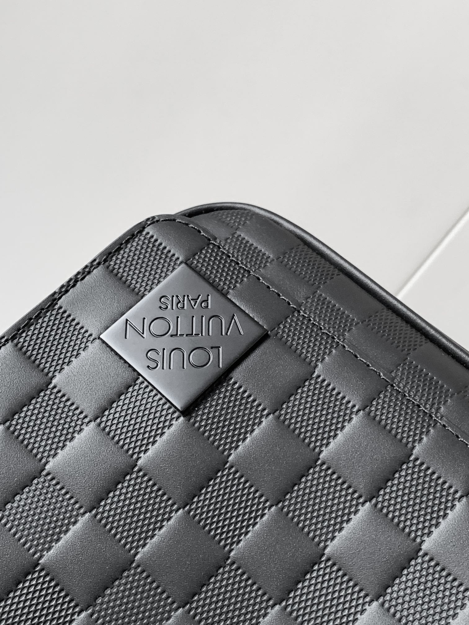 District Pm Messenger Bag Black Damier Infini N42711