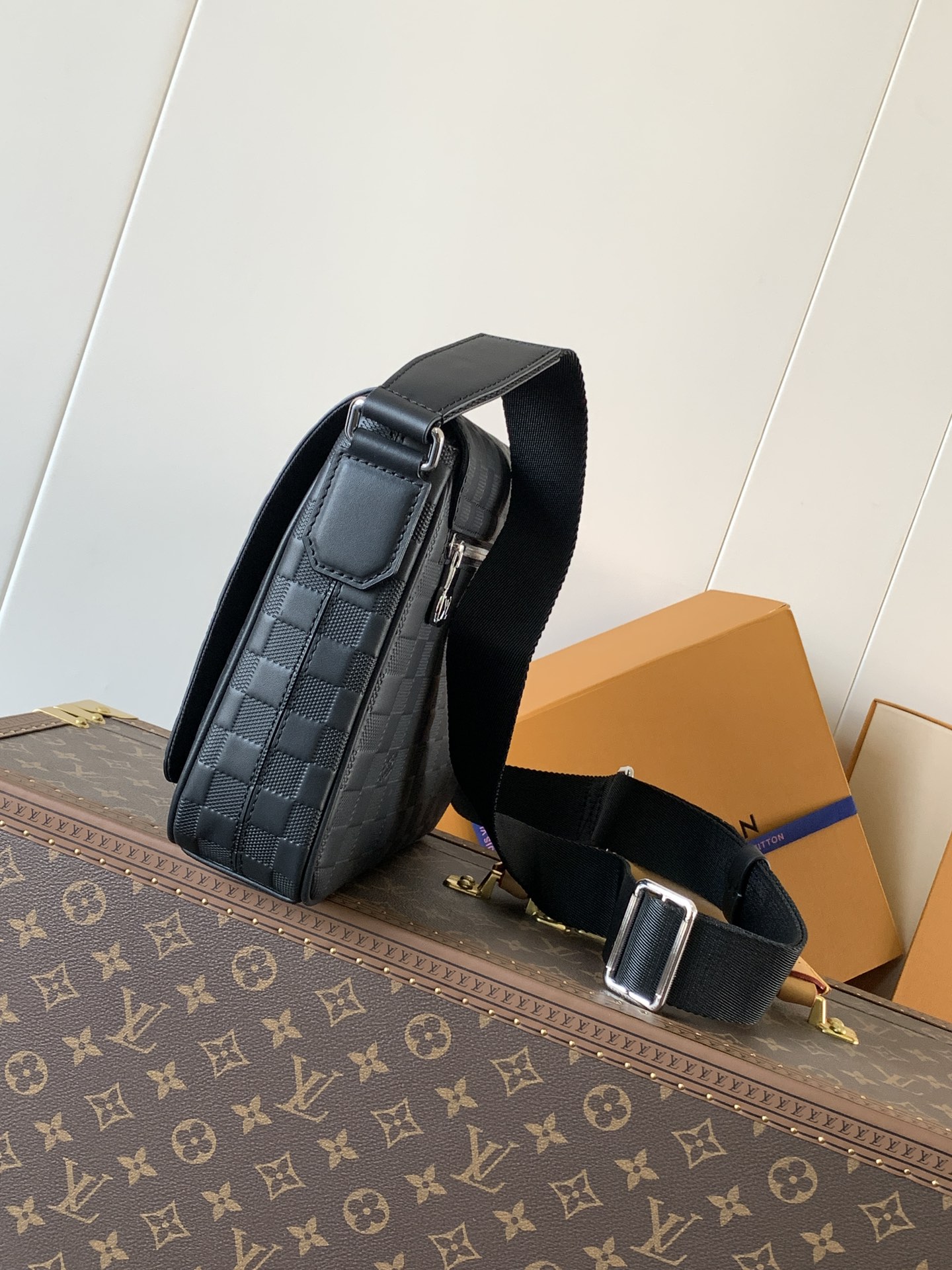 District Pm Messenger Bag Black Damier Infini N42711