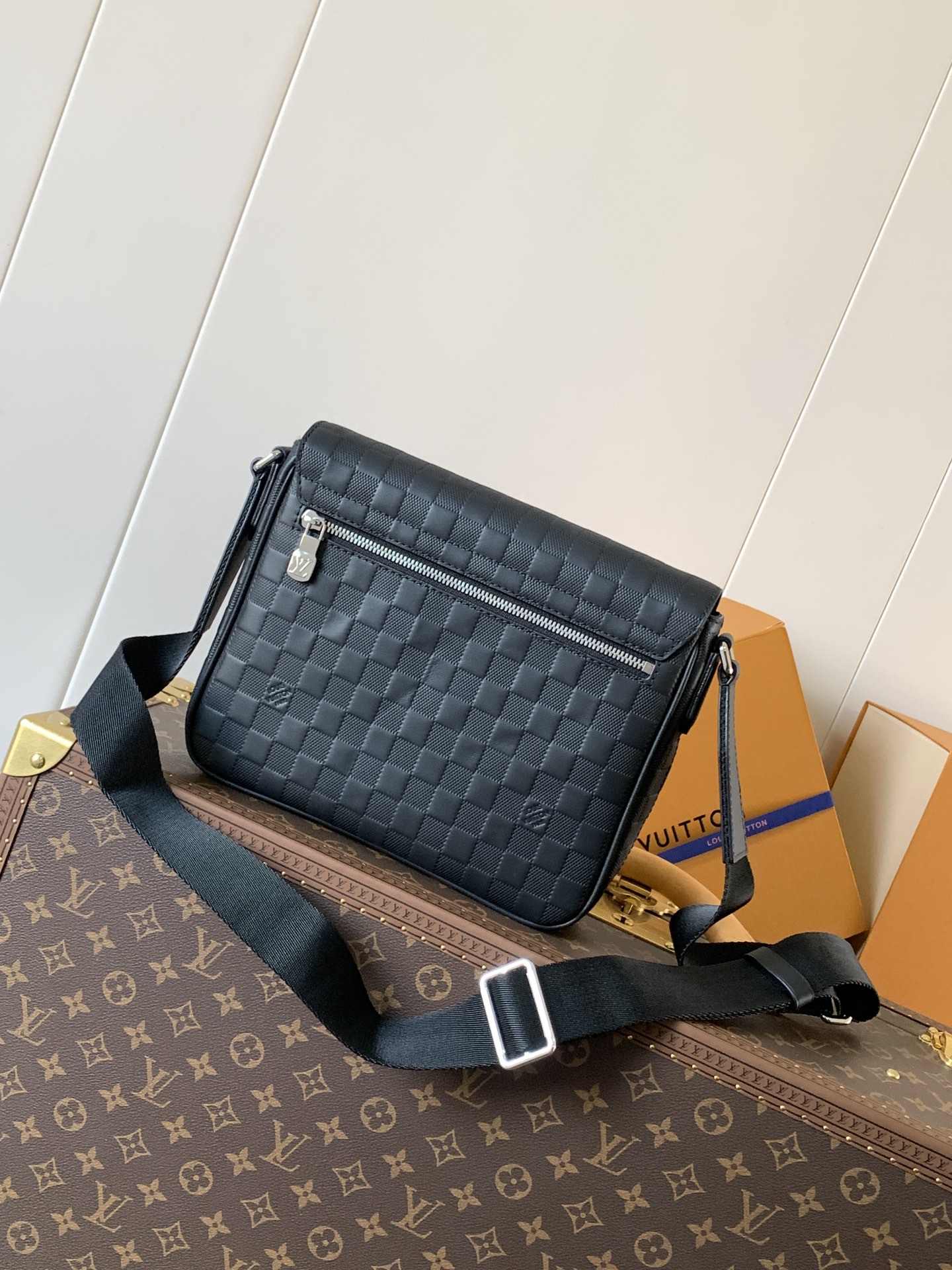 District Pm Messenger Bag Black Damier Infini N42711