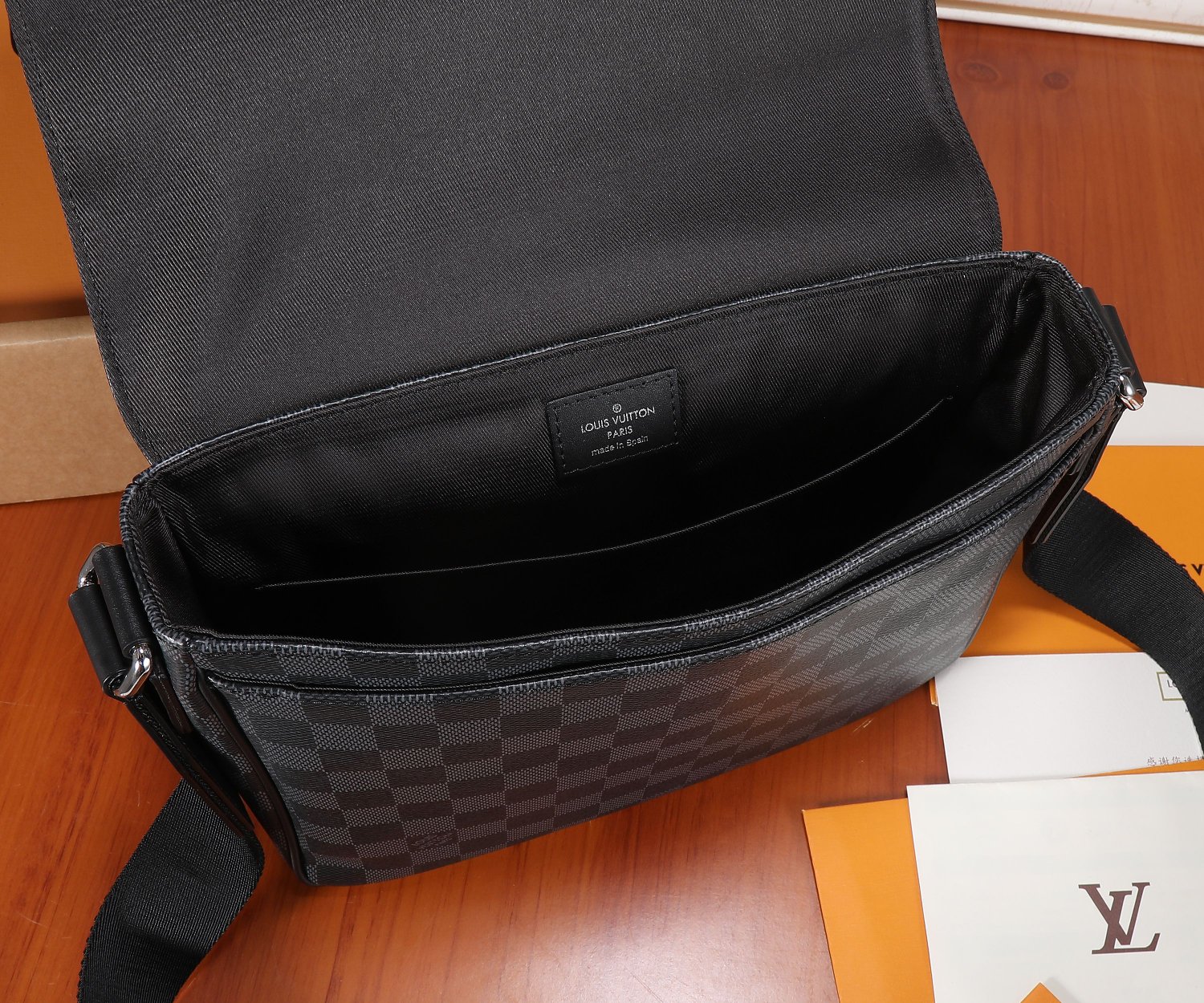 District Pm Messenger Bag Damier Graphite N42710