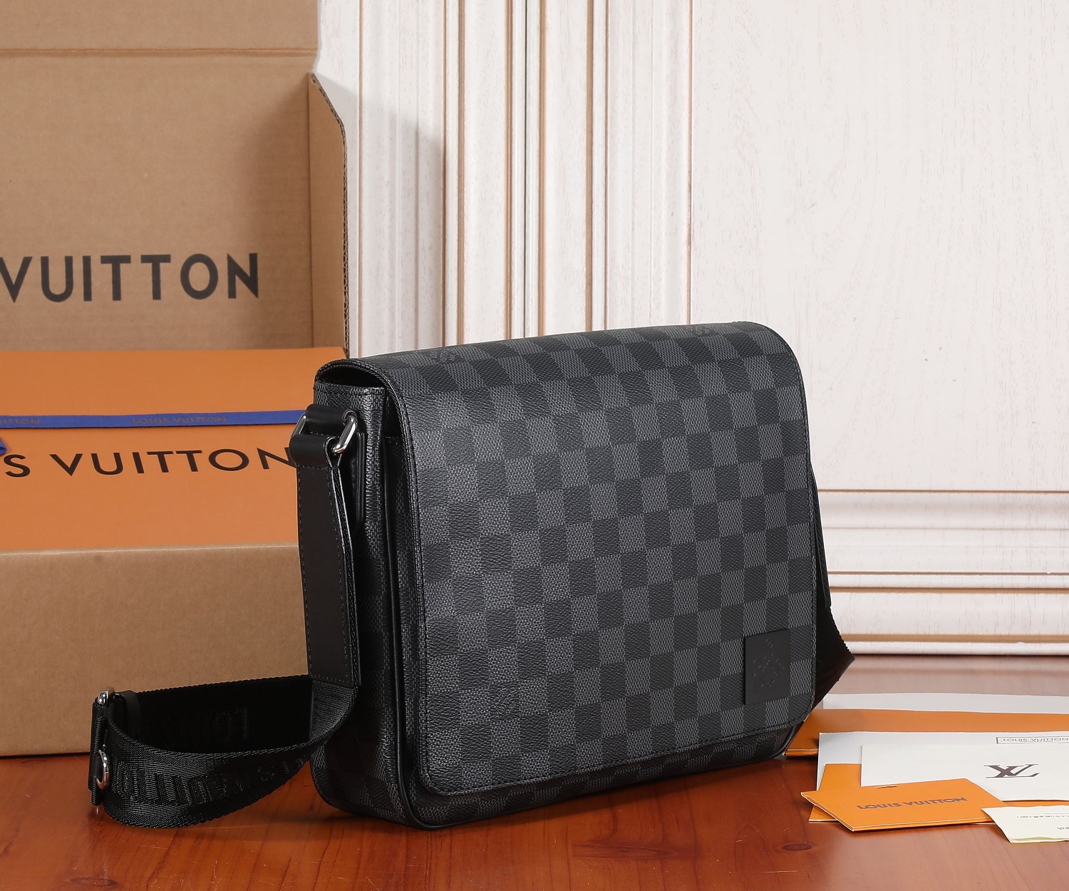 District Pm Messenger Bag Damier Graphite N42710