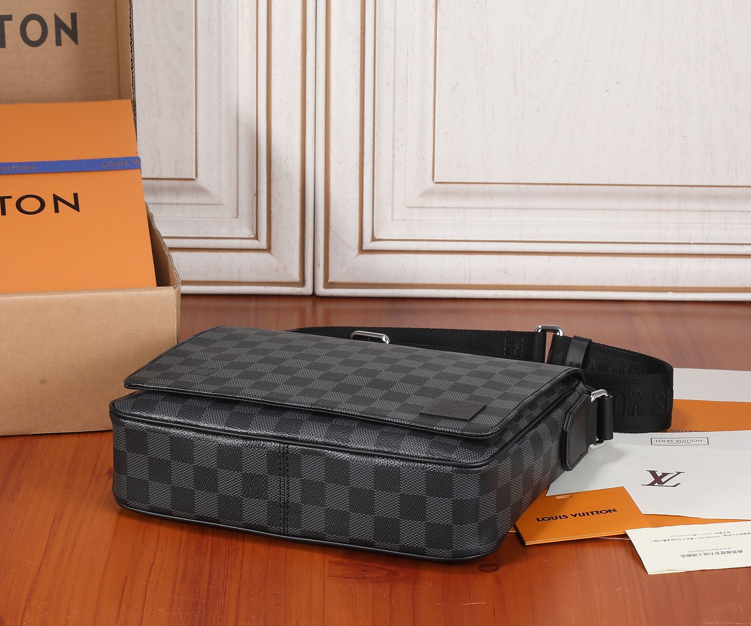 District Pm Messenger Bag Damier Graphite N42710