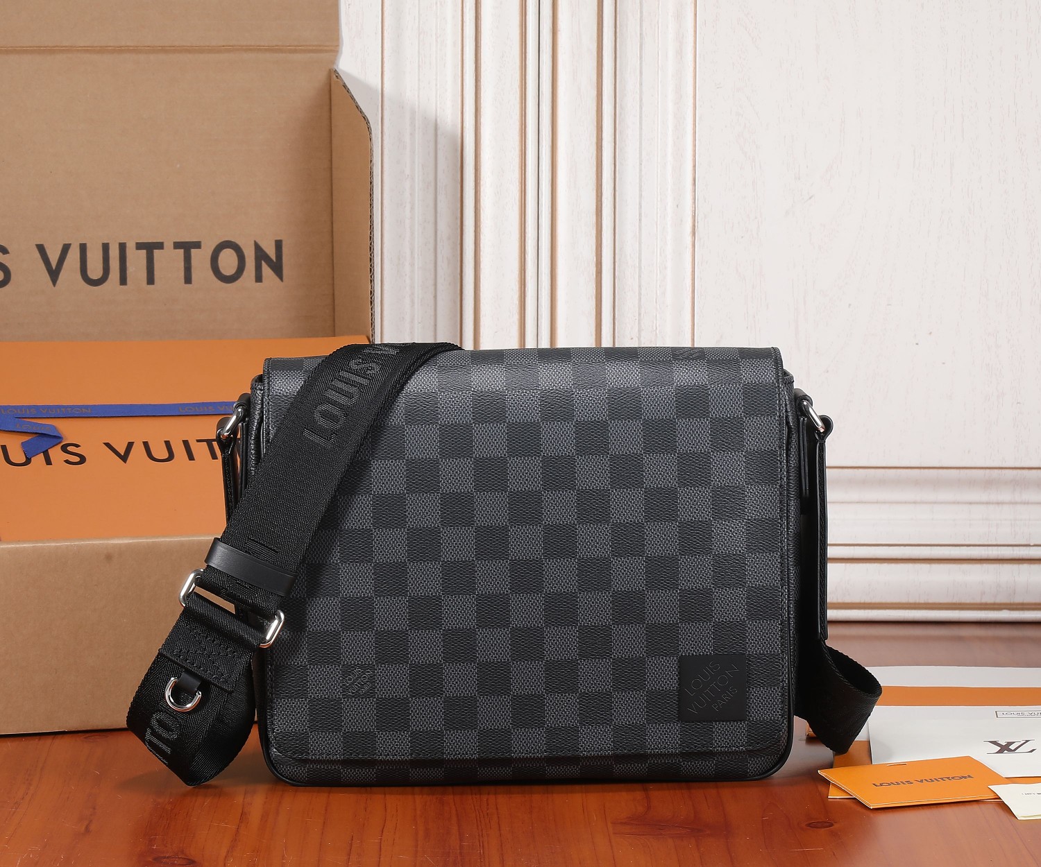 District Pm Messenger Bag Damier Graphite N42710