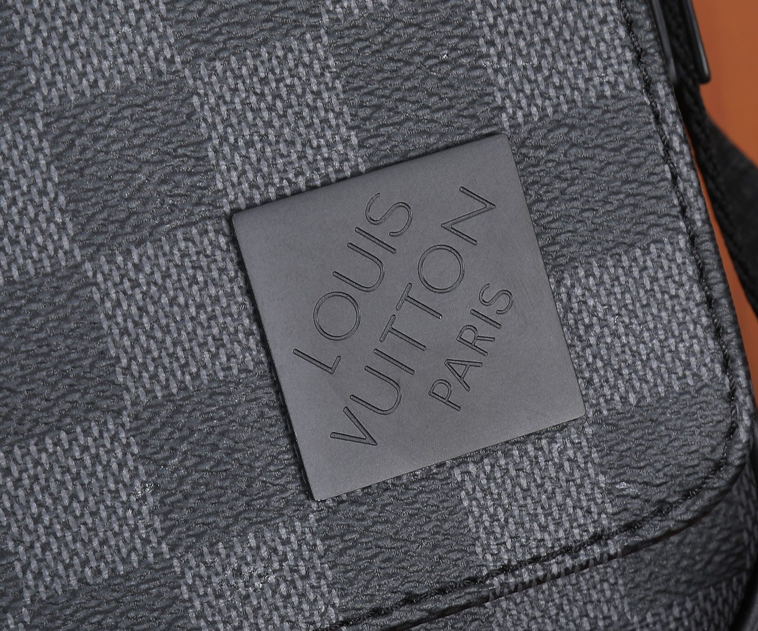 District Pm Messenger Bag Damier Graphite N42710