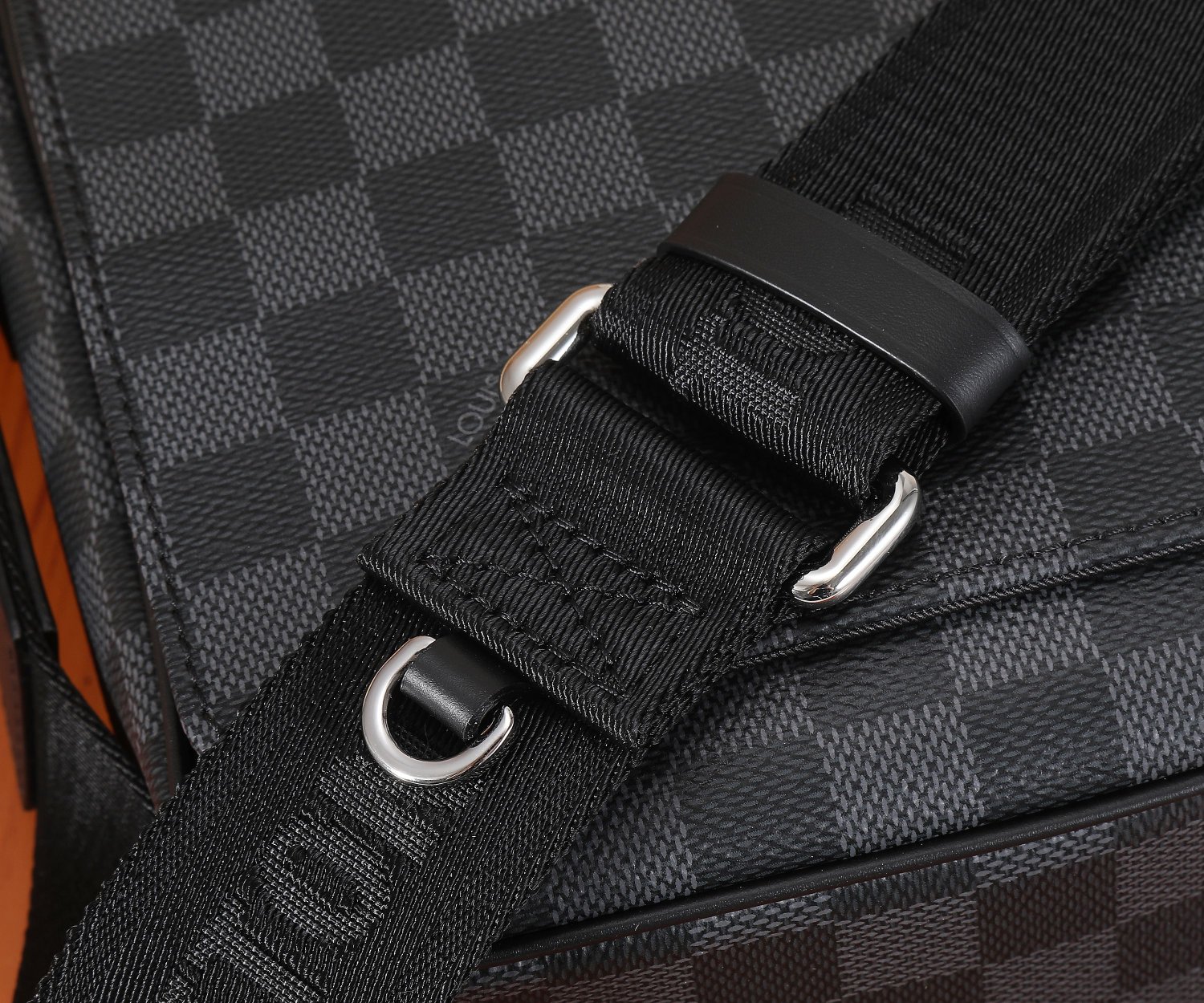 District Pm Messenger Bag Damier Graphite N42710