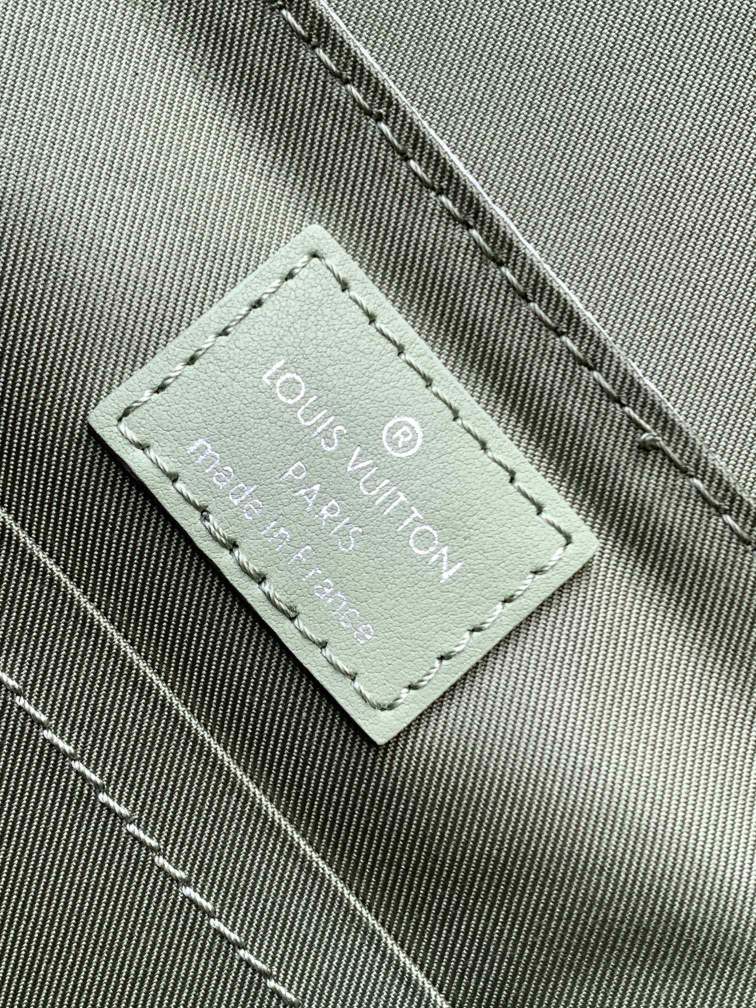 District Pm Messenger Bag Khaki Green Monogram Gradient M11593