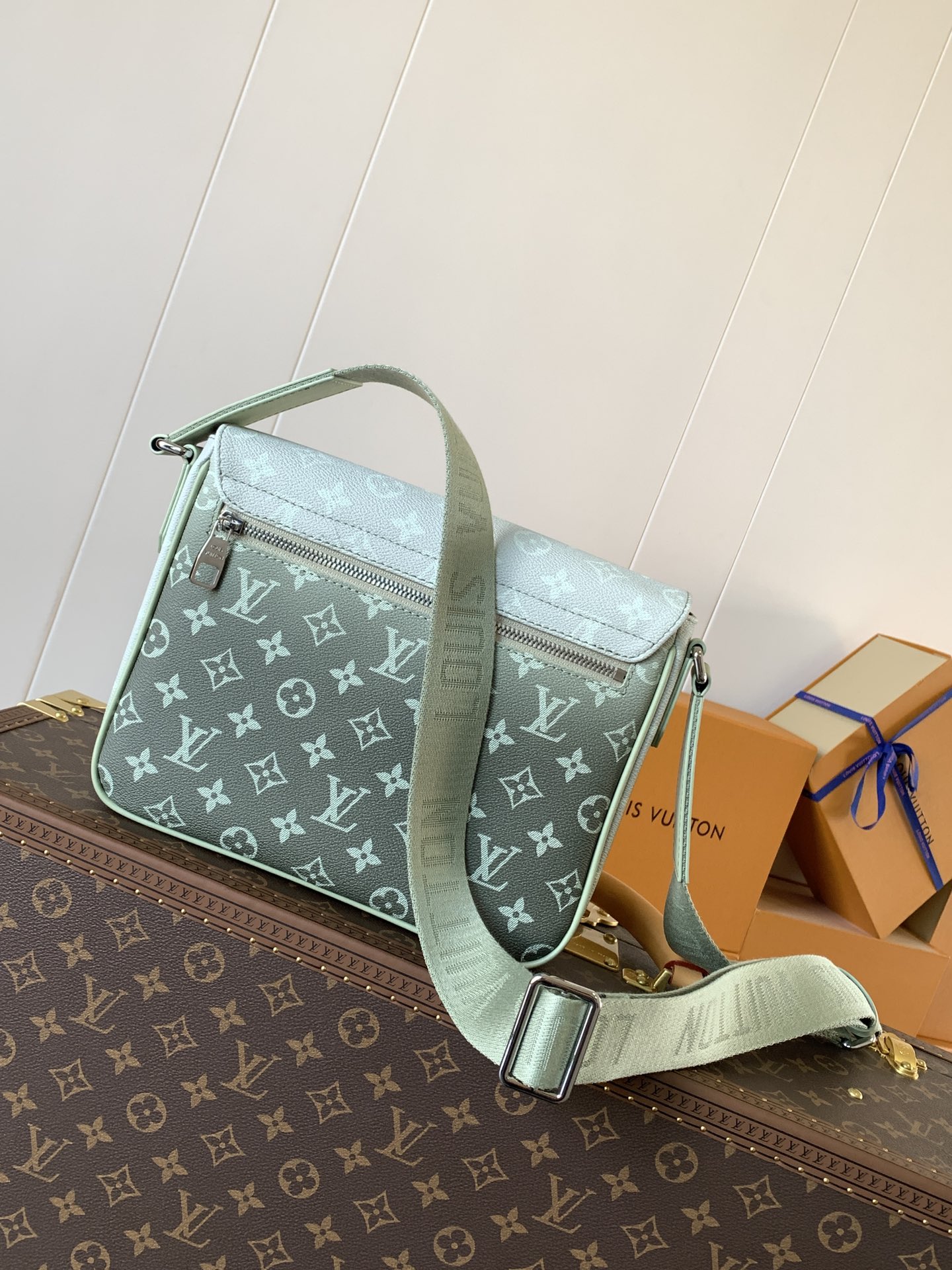 District Pm Messenger Bag Khaki Green Monogram Gradient M11593