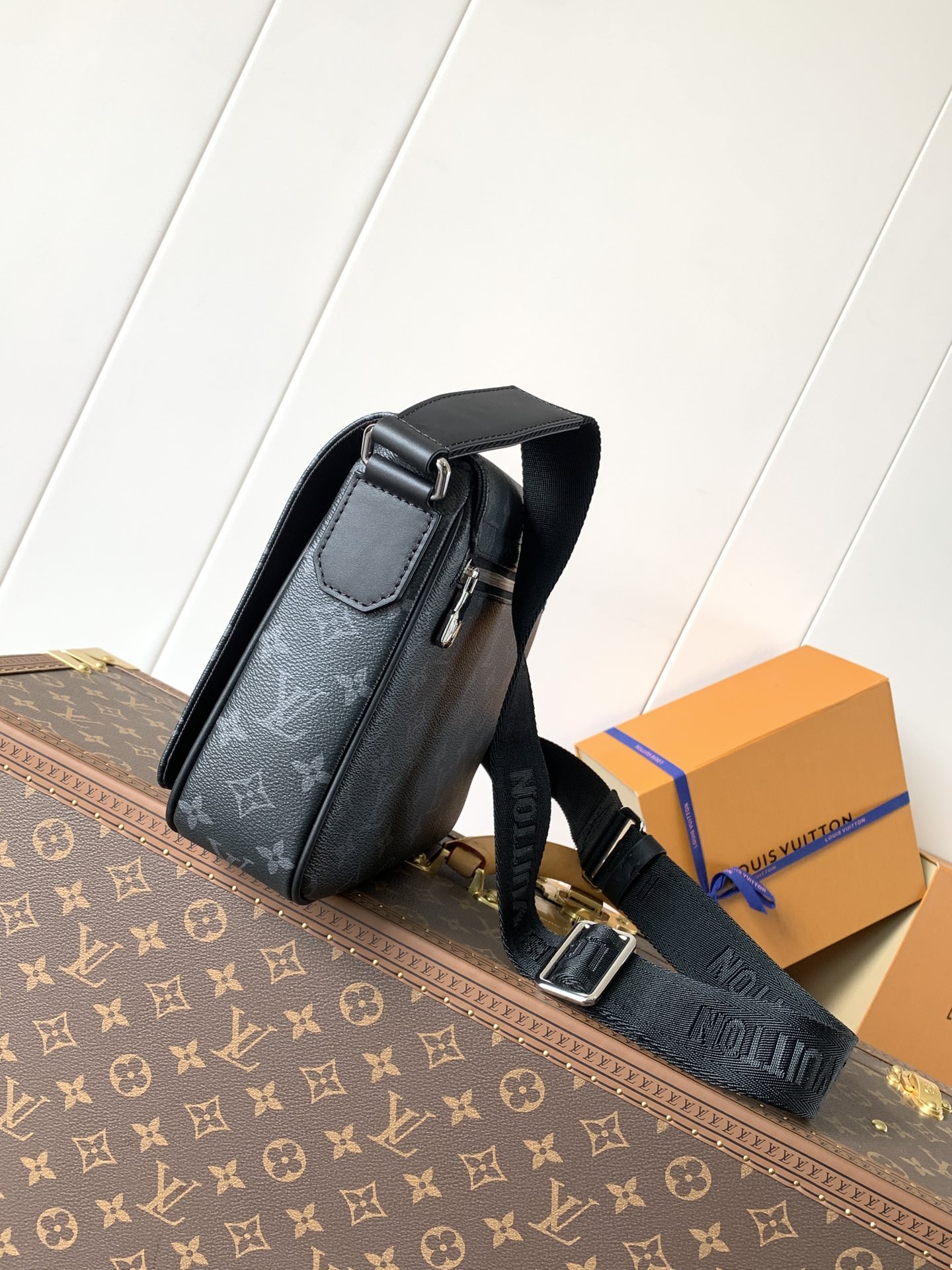 District Pm Messenger Bag Monogram Eclipse M46255