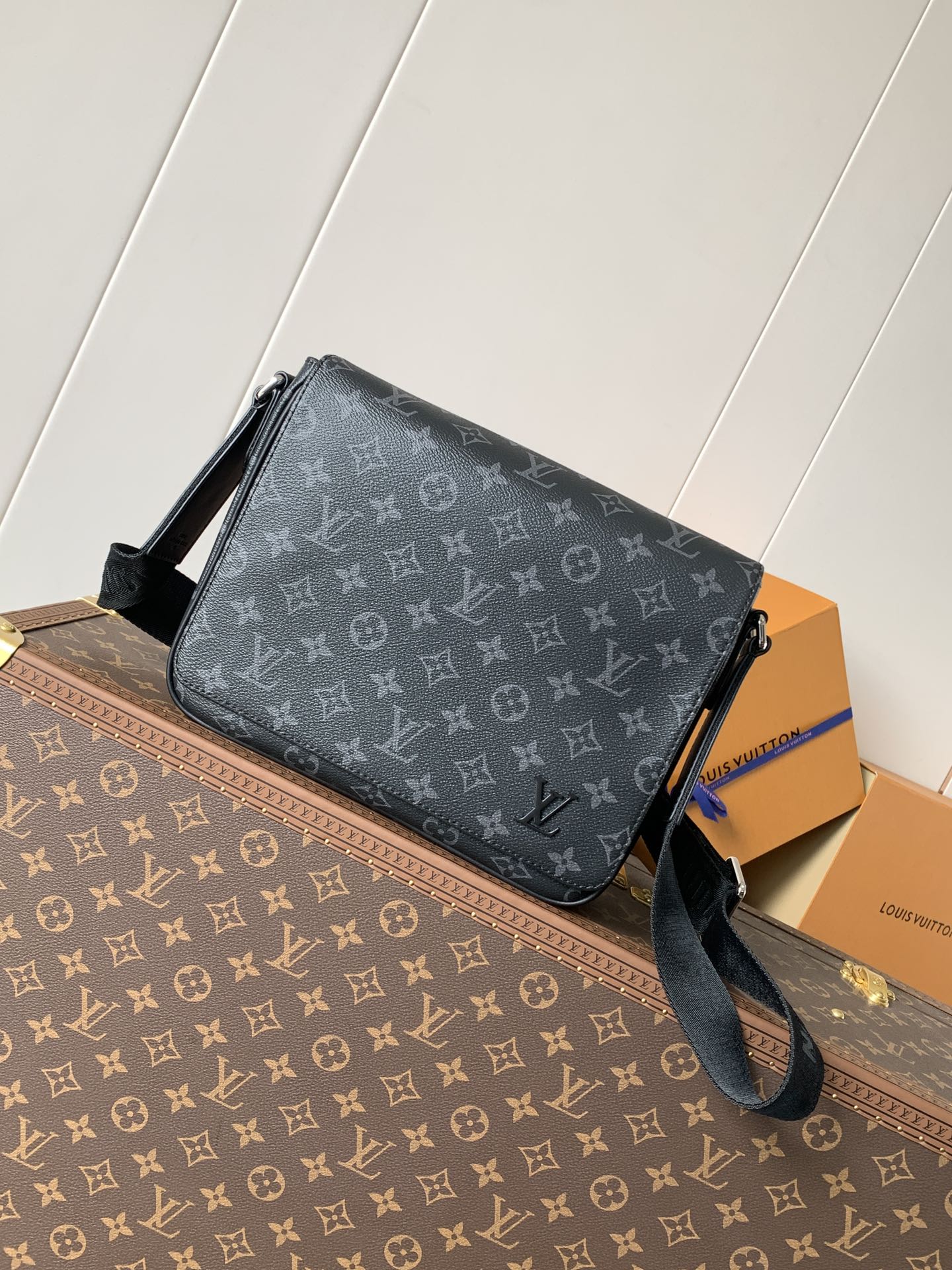 District Pm Messenger Bag Monogram Eclipse M46255