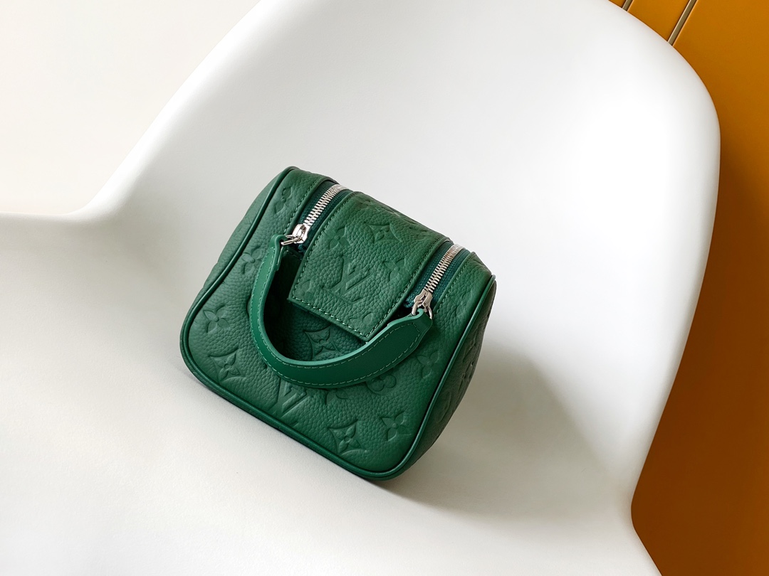 Dopp Kit Toilet Pouch Borneo Green Taurillon Monogram M12863