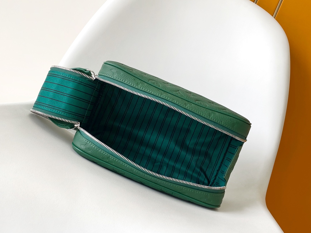 Dopp Kit Toilet Pouch Borneo Green Taurillon Monogram M12863
