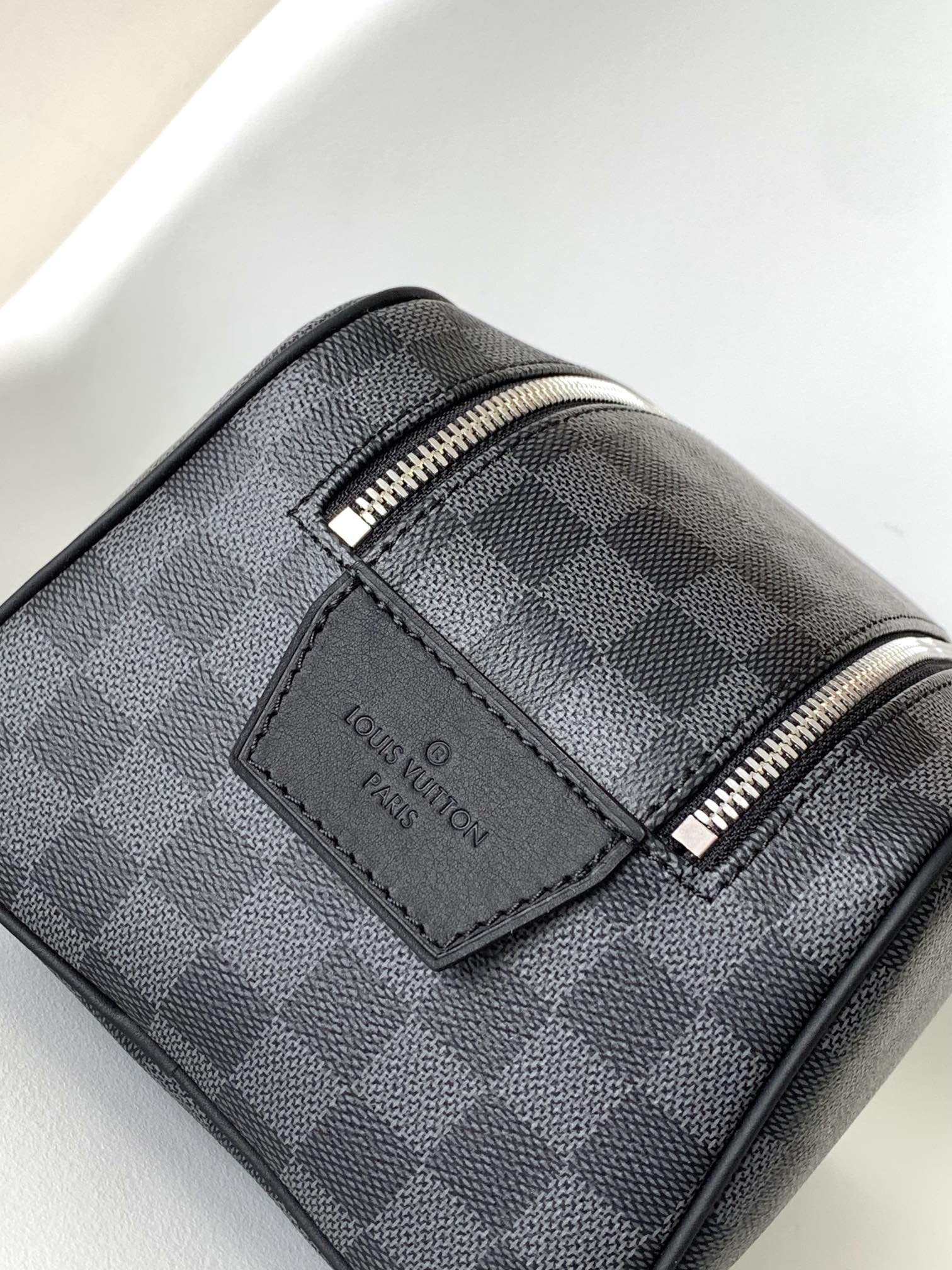 Dopp Kit Toilet Pouch Damier Graphite Black N40127