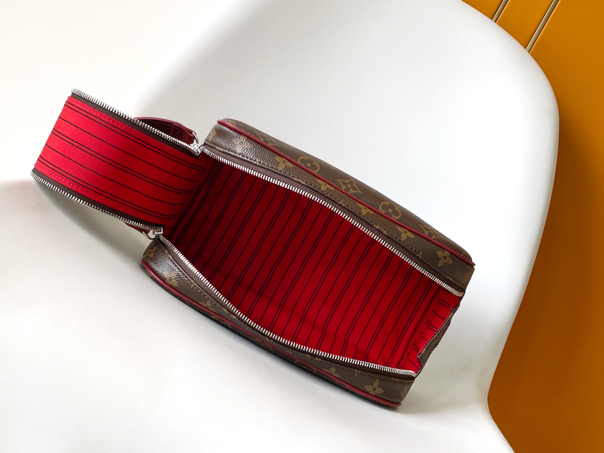 Dopp Kit Toilet Pouch Monogram Sari Red M12640