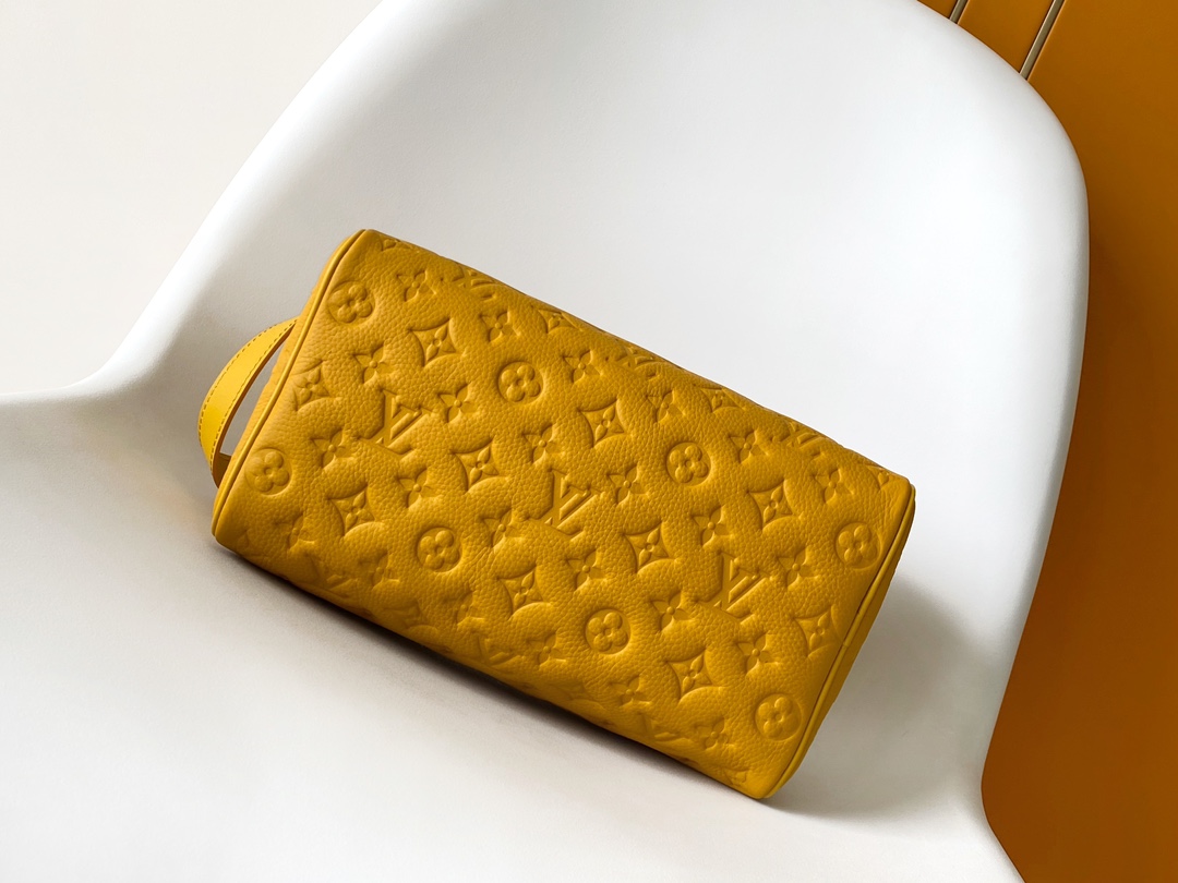 Dopp Kit Toilet Pouch Safran Yellow Taurillon Monogram M13009