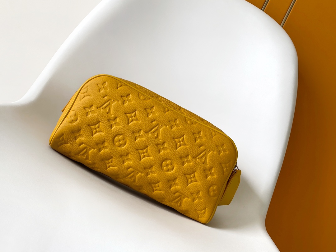 Dopp Kit Toilet Pouch Safran Yellow Taurillon Monogram M13009