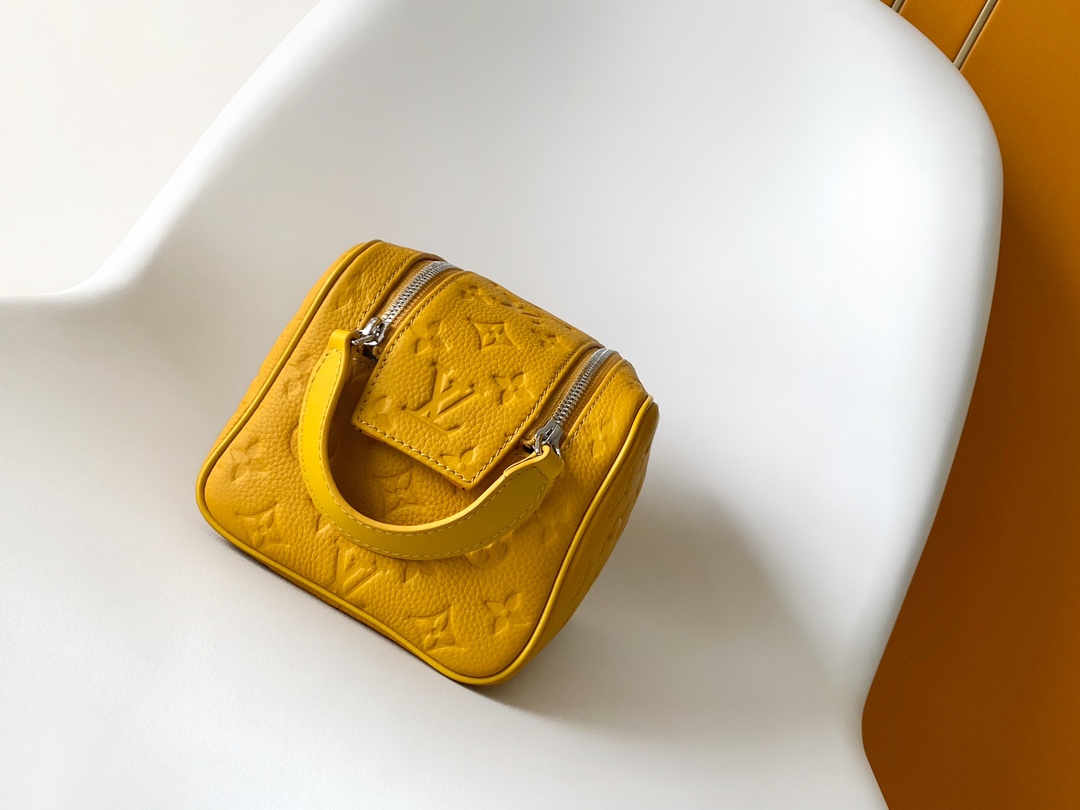 Dopp Kit Toilet Pouch Safran Yellow Taurillon Monogram M13009