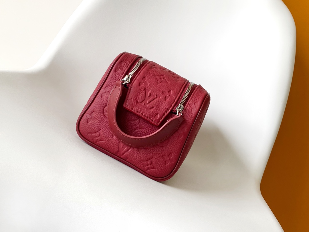 Dopp Kit Toilet Pouch Sari Red Taurillon Monogram M13023
