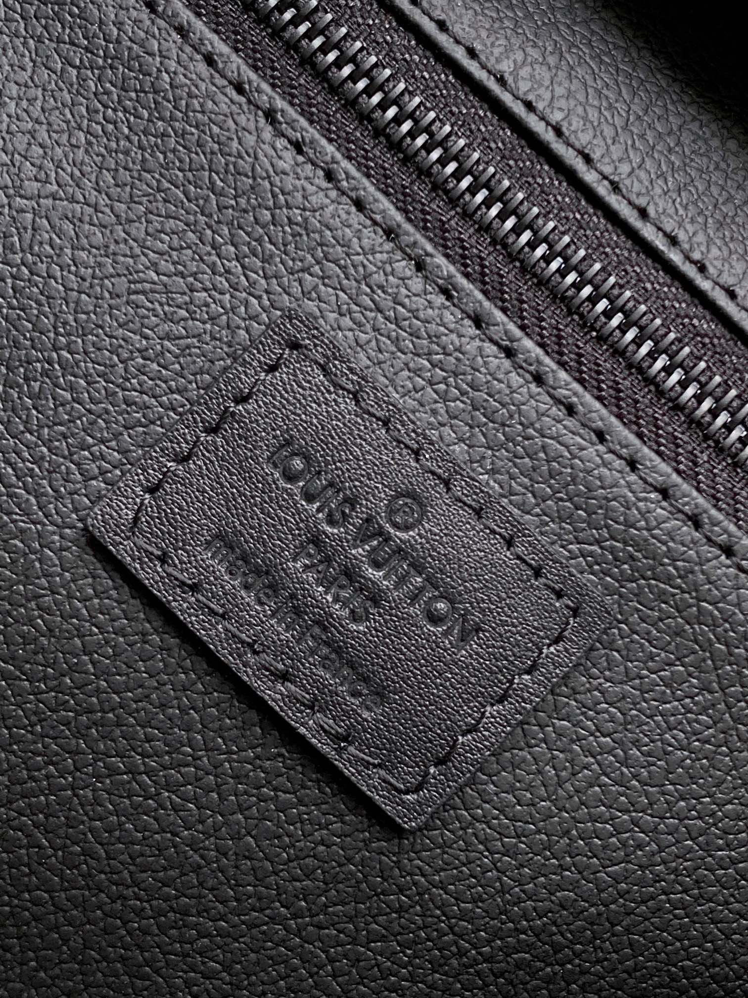 Dopp Kit Toilet Pouch Taurillon Monogram Leather Black M59478