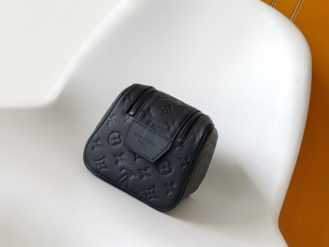 Dopp Kit Toilet Pouch Taurillon Monogram Leather Black M59478