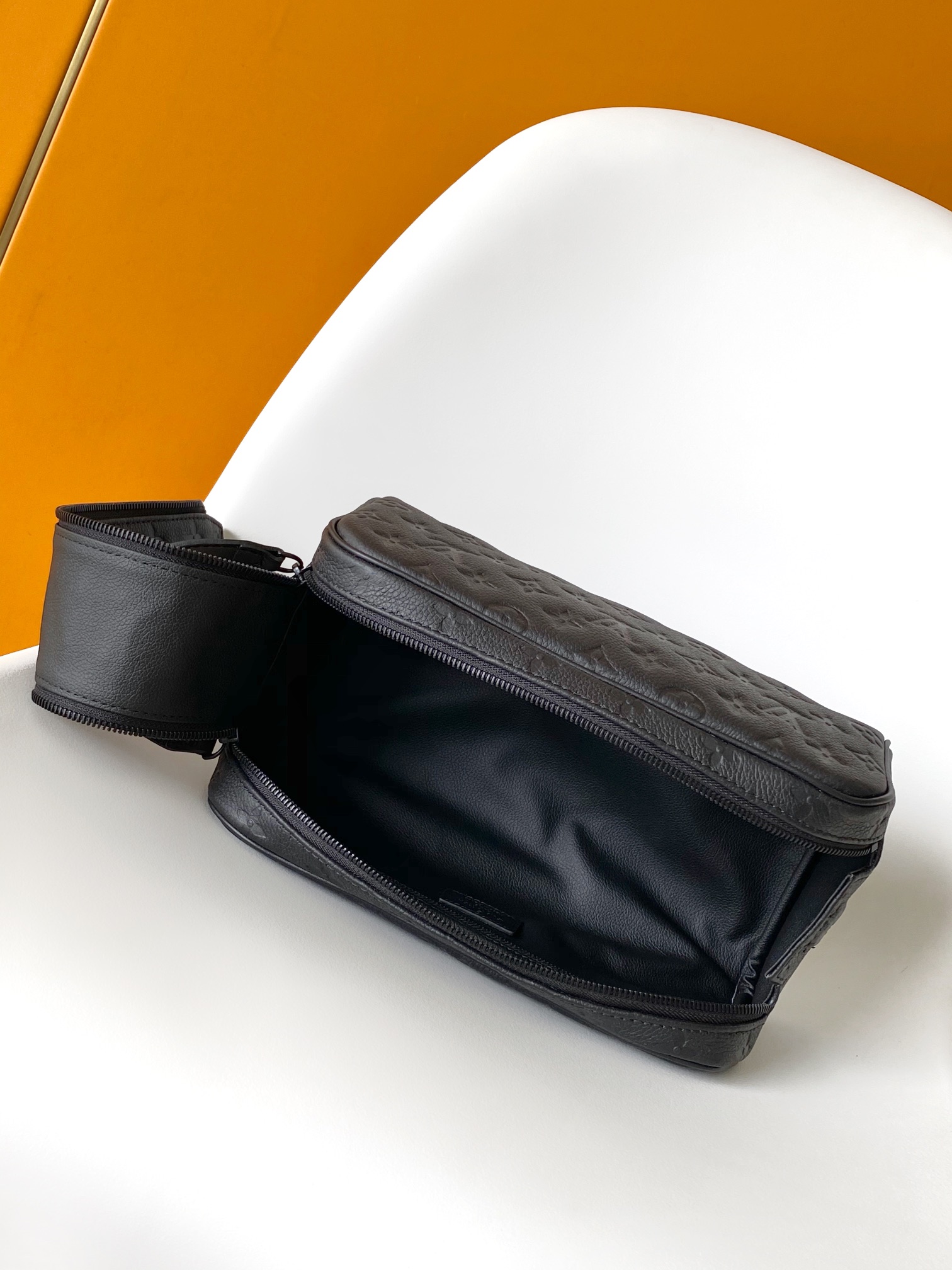 Dopp Kit Toilet Pouch Taurillon Monogram Leather Black M59478