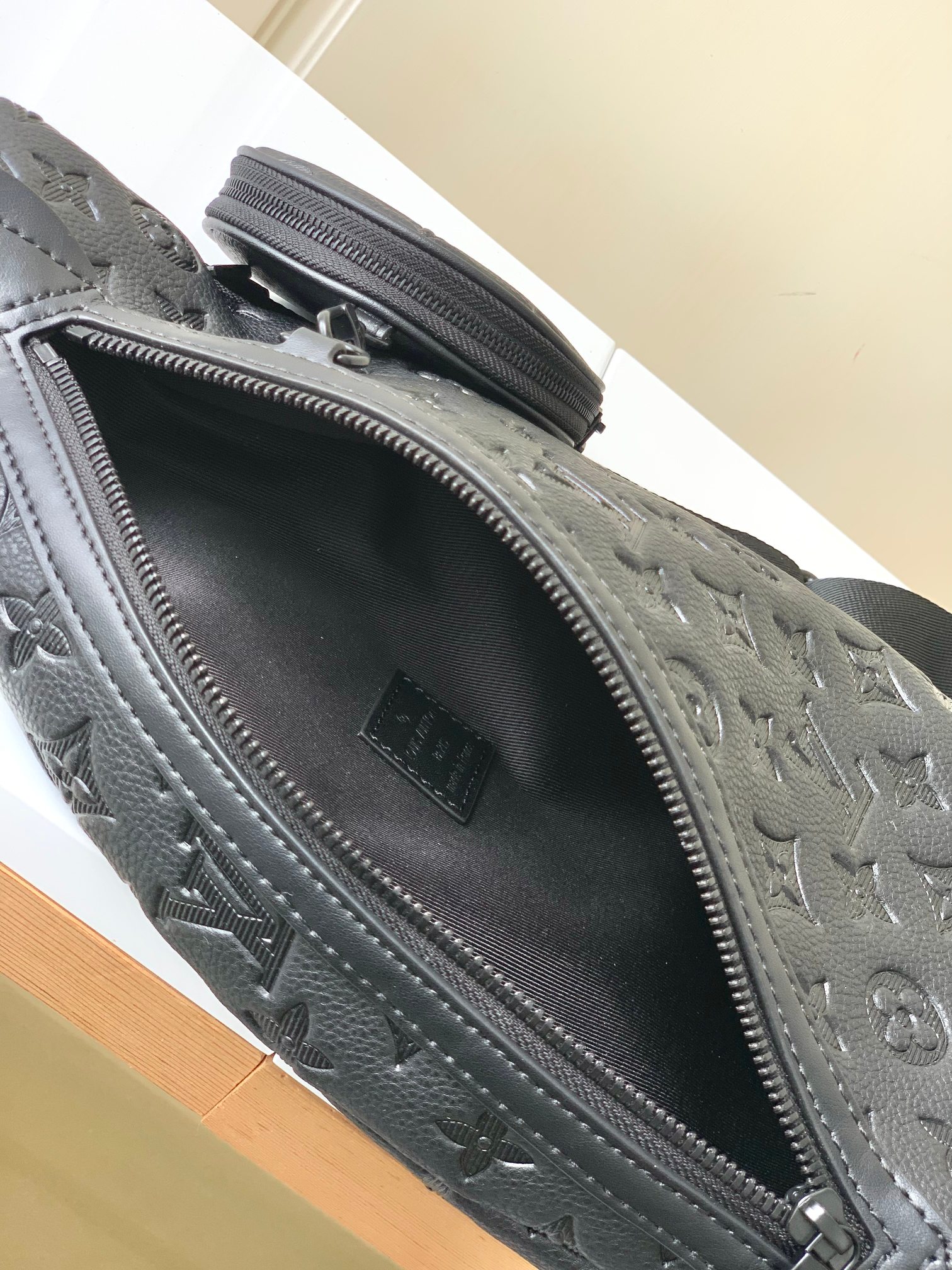 Duo Slingbag Black Claf Leather M21890