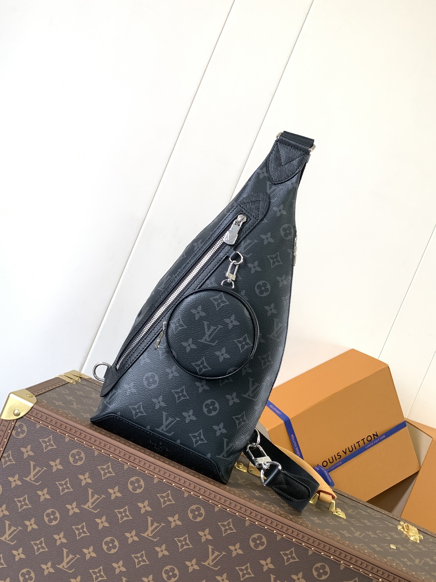 Duo Slingbag Monogram Black M30936