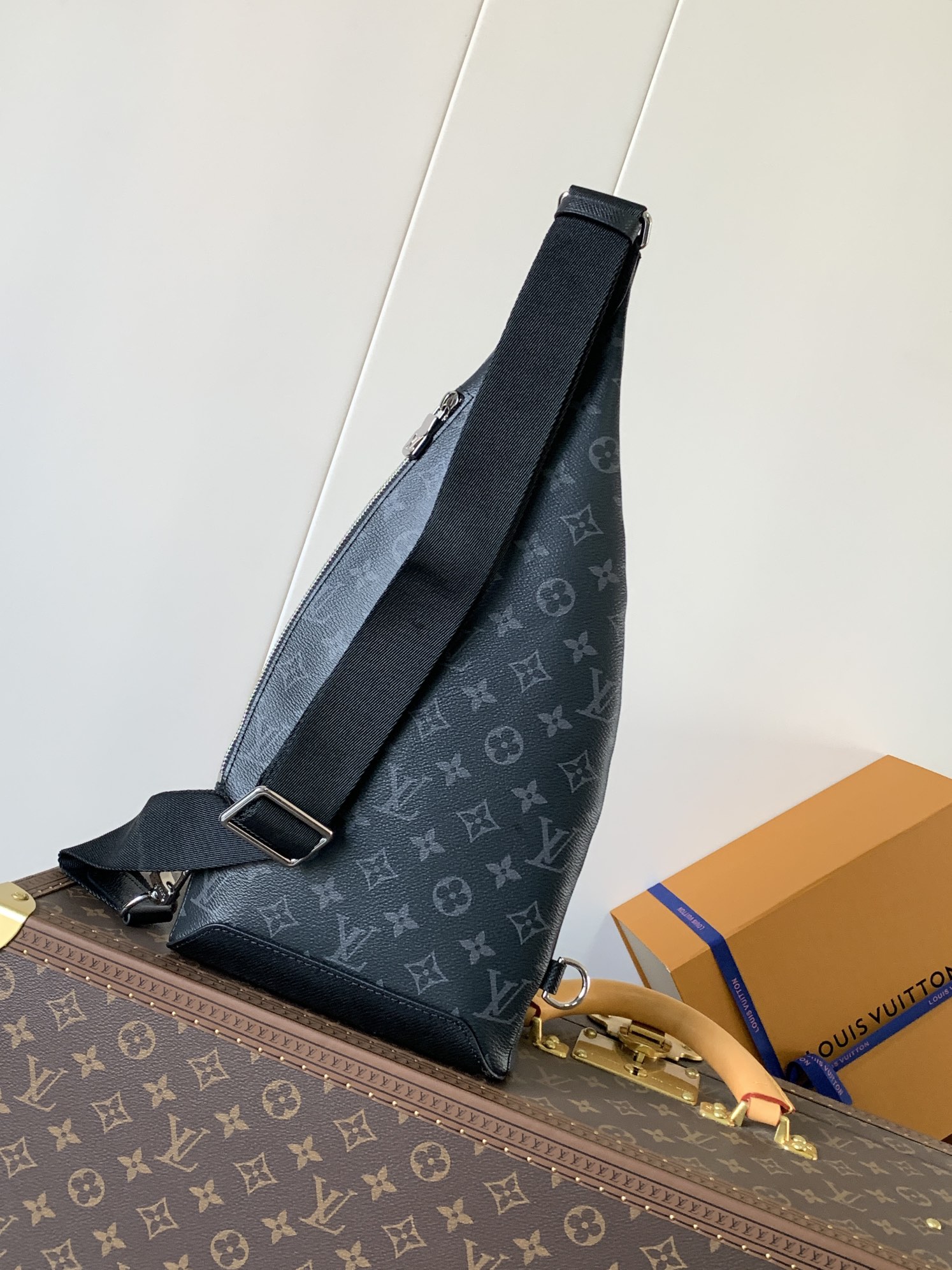 Duo Slingbag Monogram Black M30936