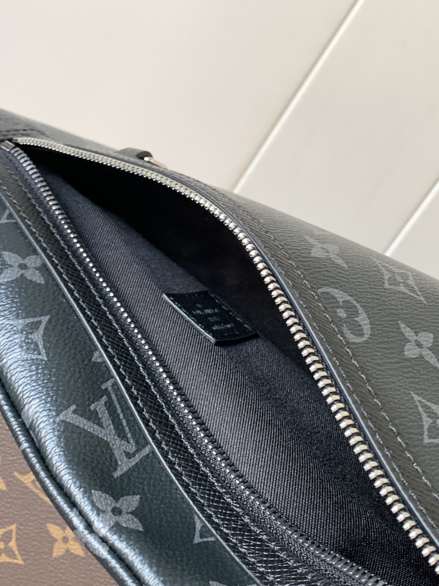 Duo Slingbag Monogram Black M30936