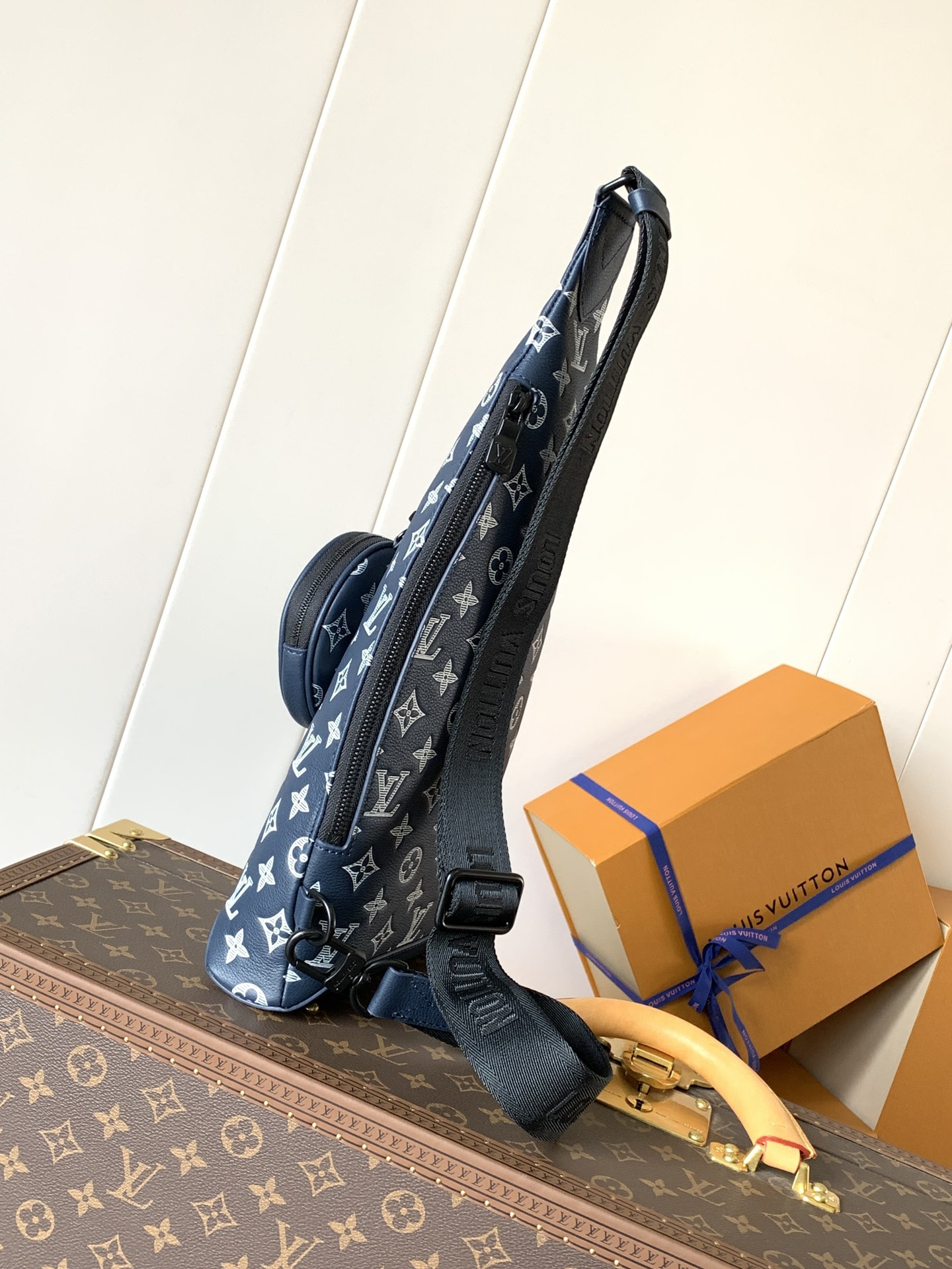 Duo Slingbag Monogram Shadow Ink Blue/White M24751