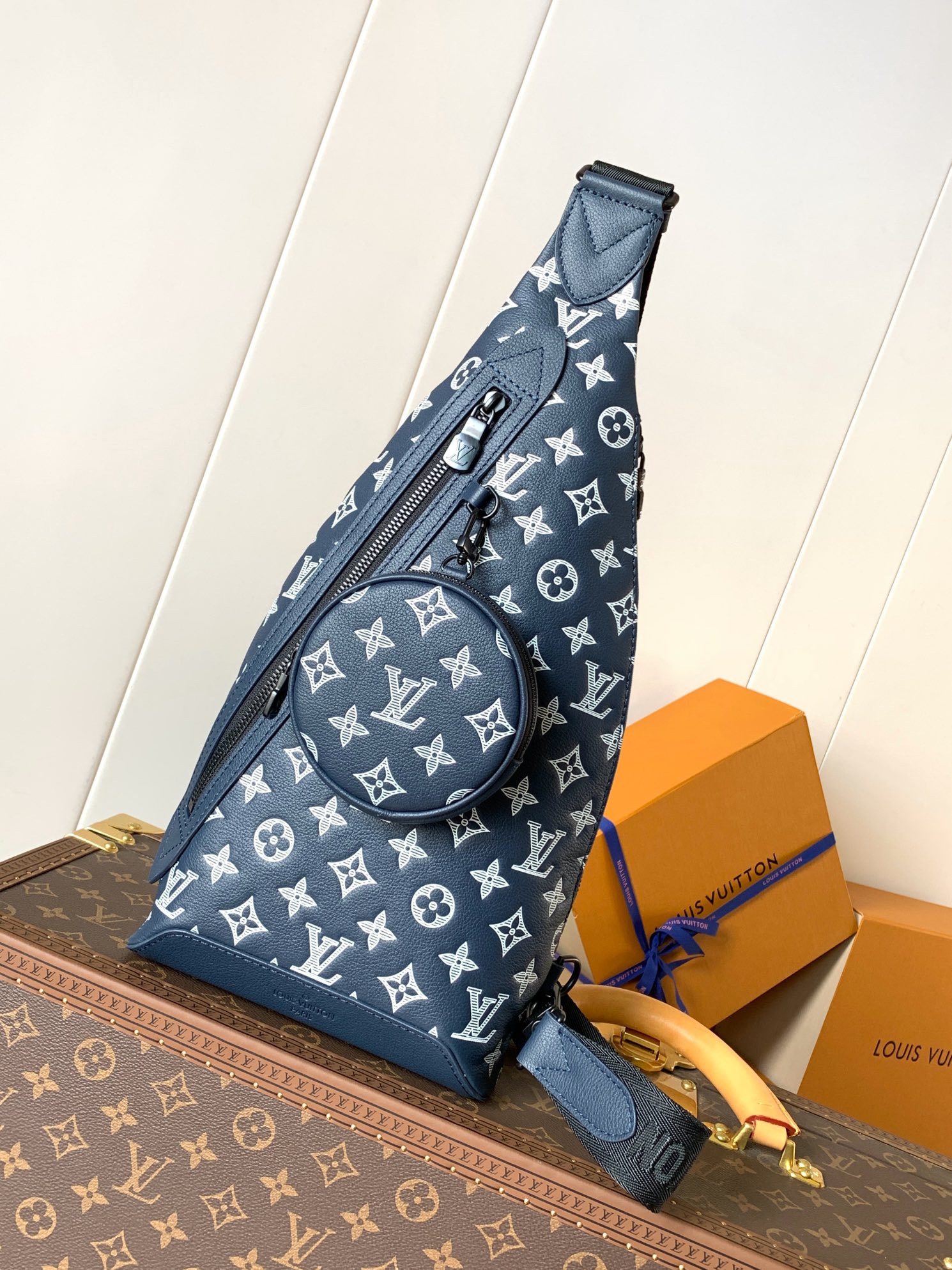 Duo Slingbag Monogram Shadow Ink Blue/White M24751