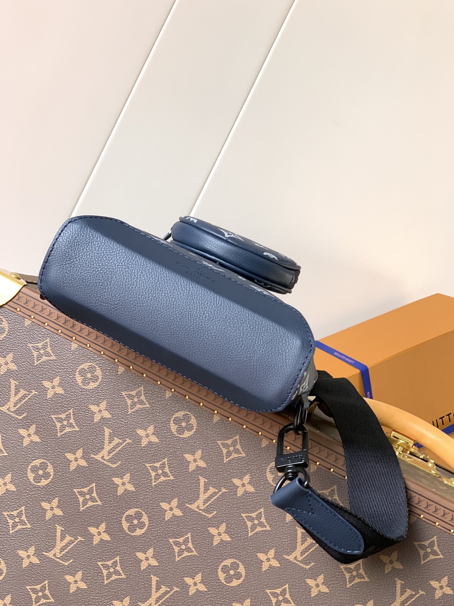 Duo Slingbag Monogram Shadow Ink Blue/White M24751