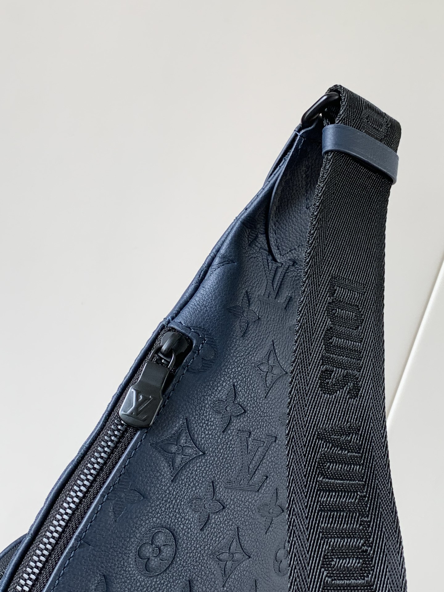 Duo Slingbag Monogram Shadow Navy Blue M24467