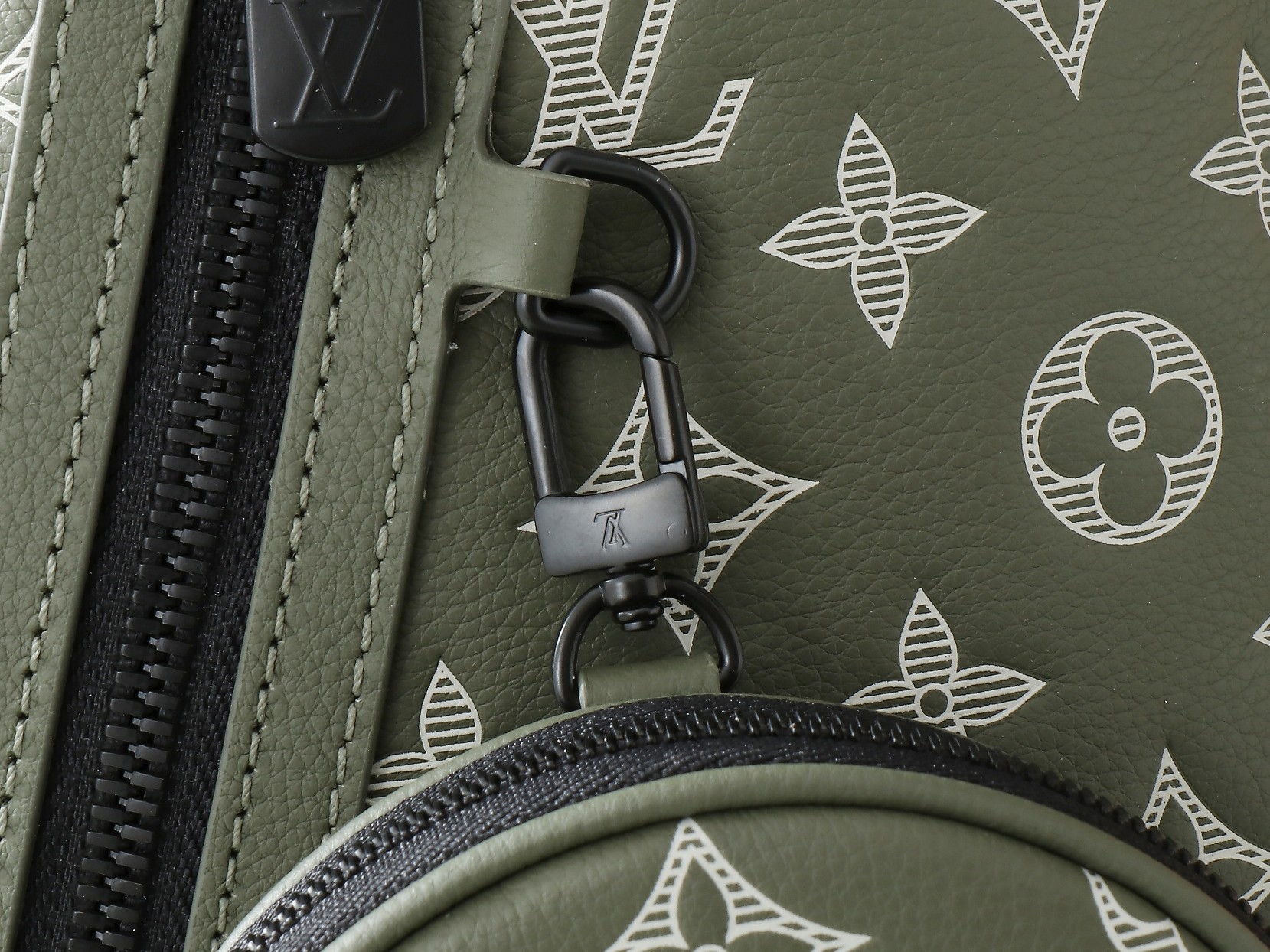 Duo Slingbag Monogram Shadow Olive Green M12486