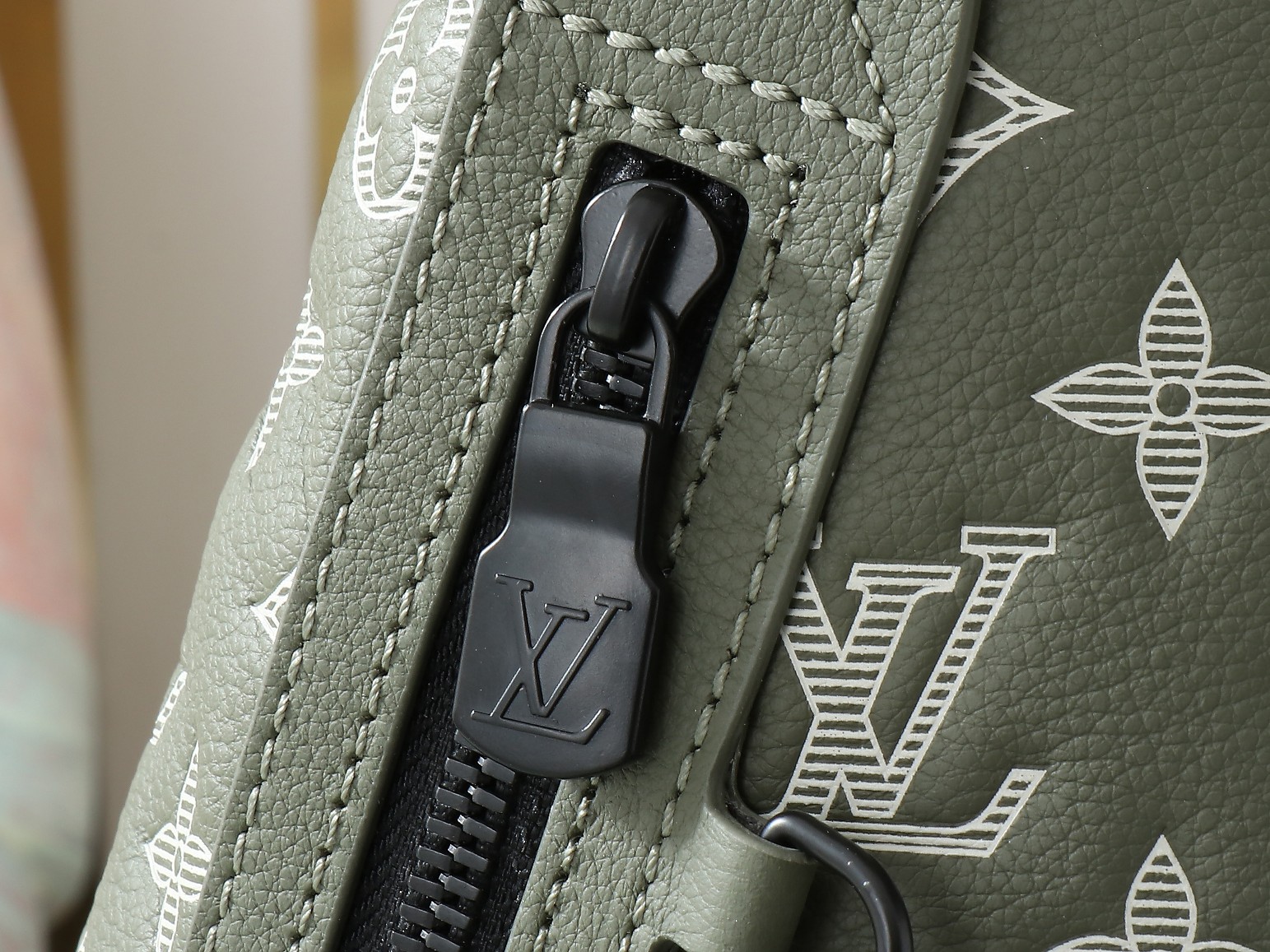 Duo Slingbag Monogram Shadow Olive Green M12486