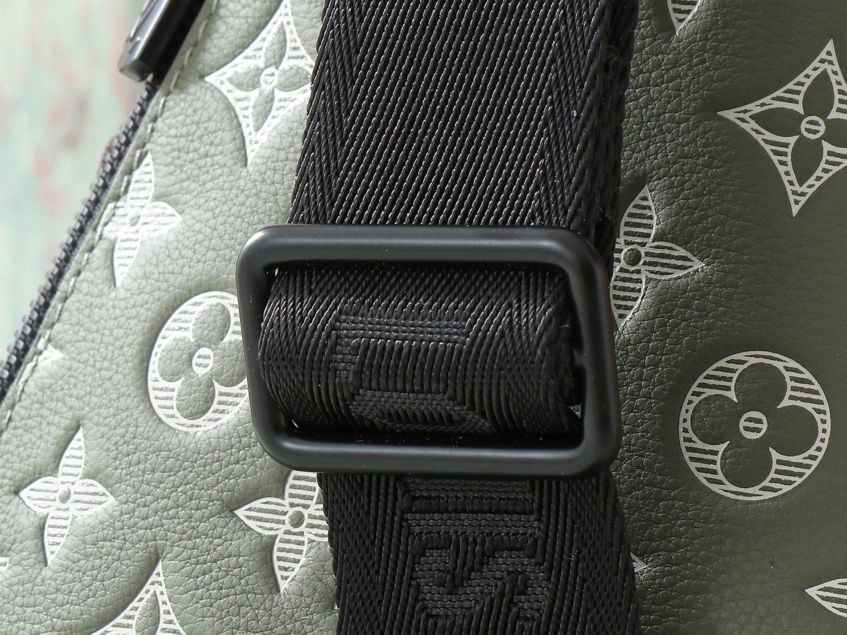 Duo Slingbag Monogram Shadow Olive Green M12486