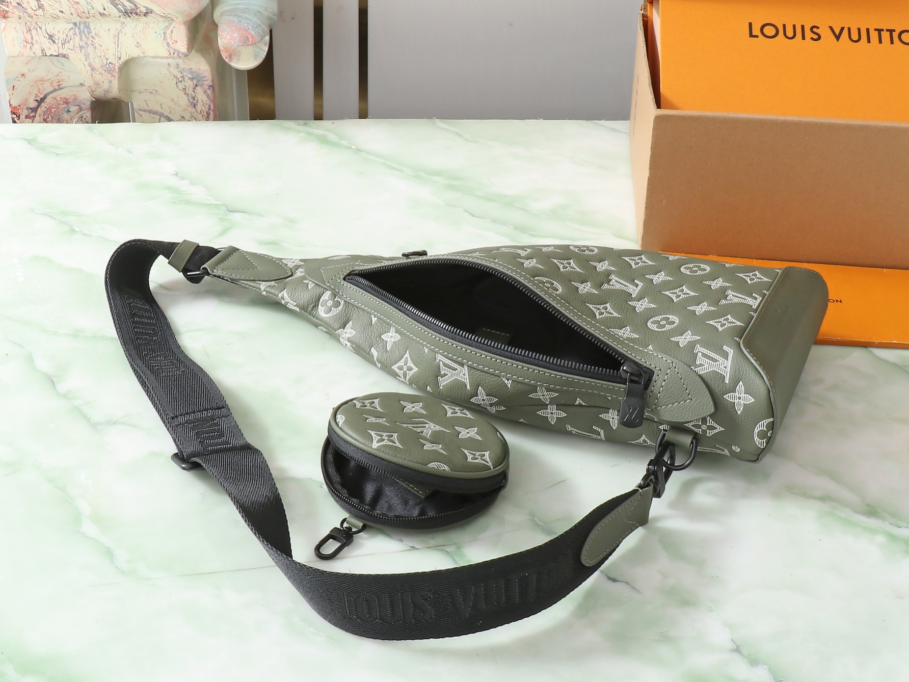 Duo Slingbag Monogram Shadow Olive Green M12486