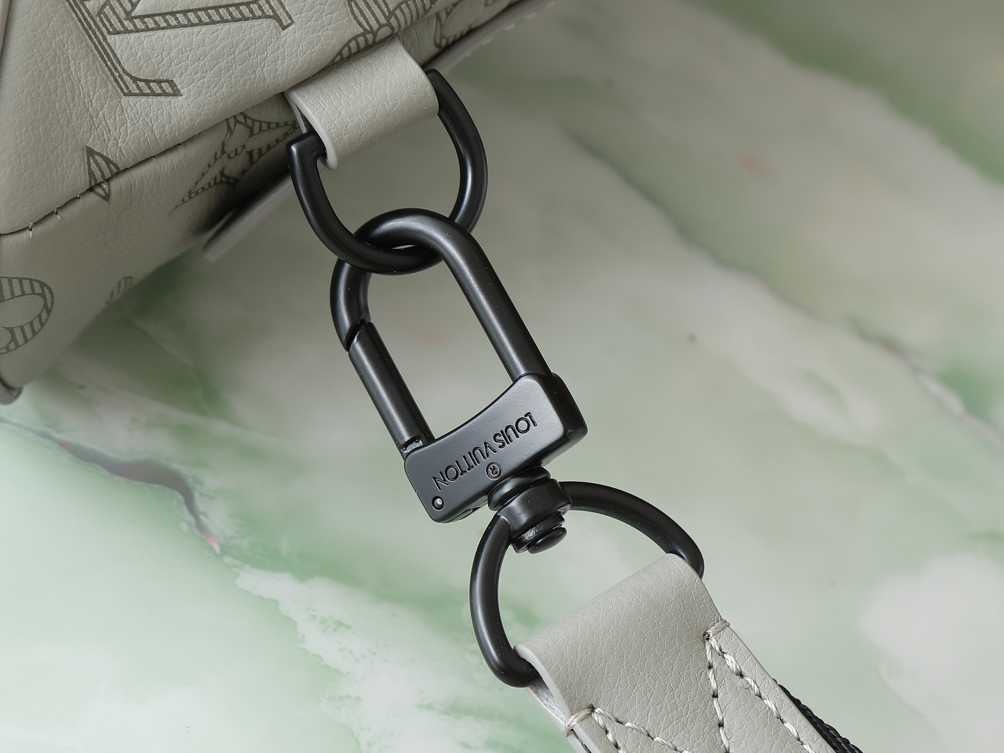 Duo Slingbag Monogram Shadow Sand M12486