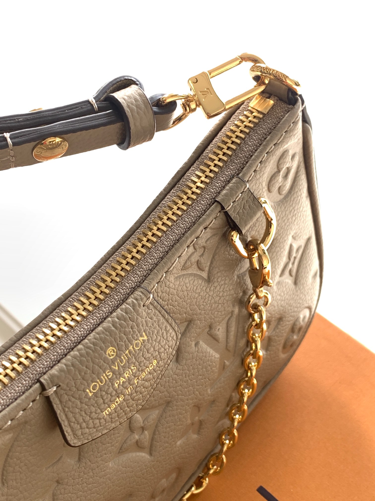 Easy Pouch On Strap Turtledove Embossed Monogram Empreinte Cowhide Leather M81862