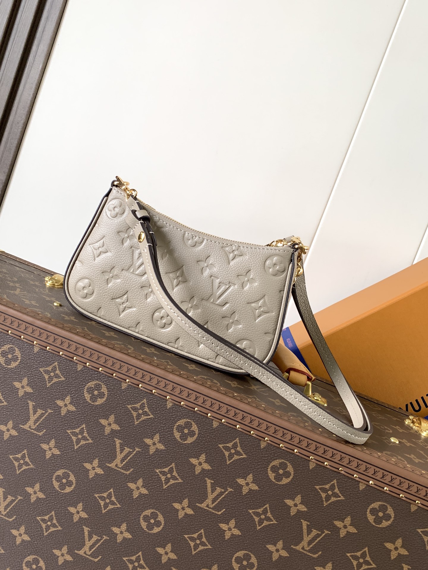 Easy Pouch On Strap Turtledove Embossed Monogram Empreinte Cowhide Leather M81862
