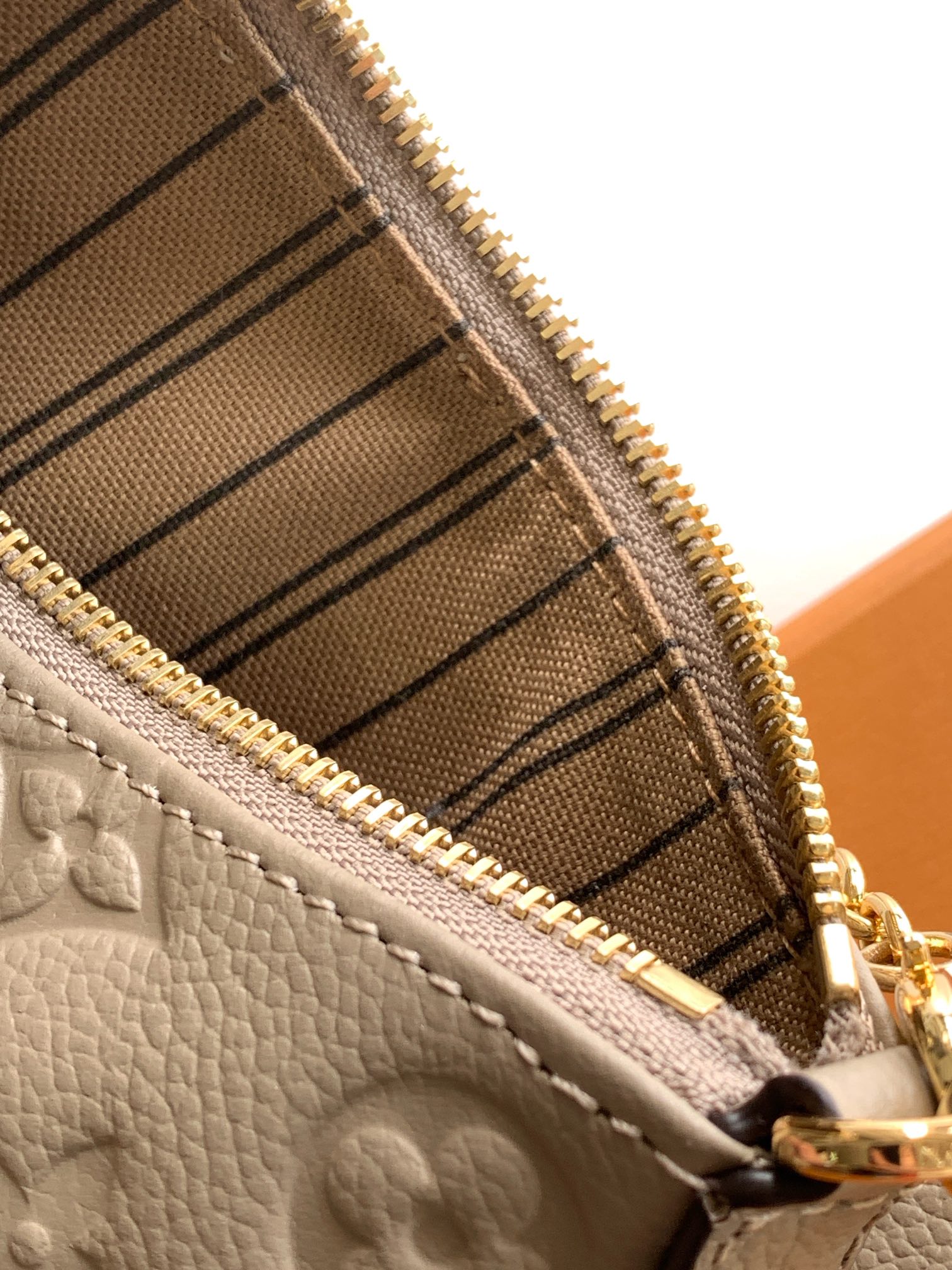 Easy Pouch On Strap Turtledove Embossed Monogram Empreinte Cowhide Leather M81862