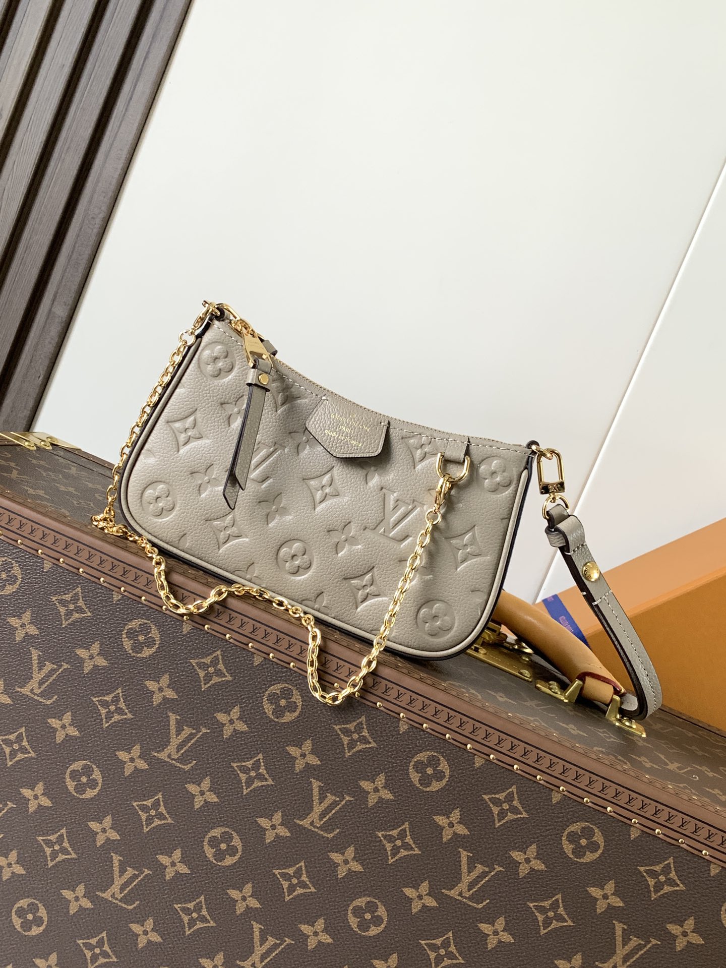 Easy Pouch On Strap Turtledove Embossed Monogram Empreinte Cowhide Leather M81862