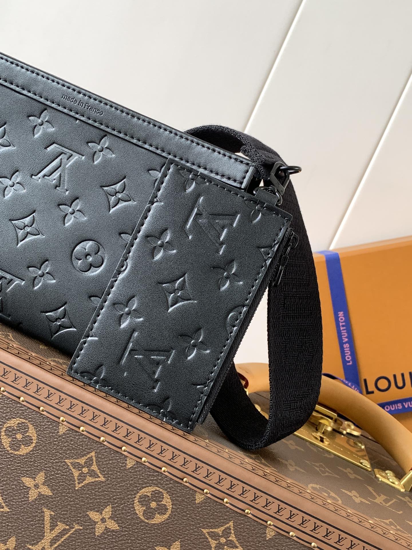 Gaston Wearable Wallet Black Monogram Shadow M81115