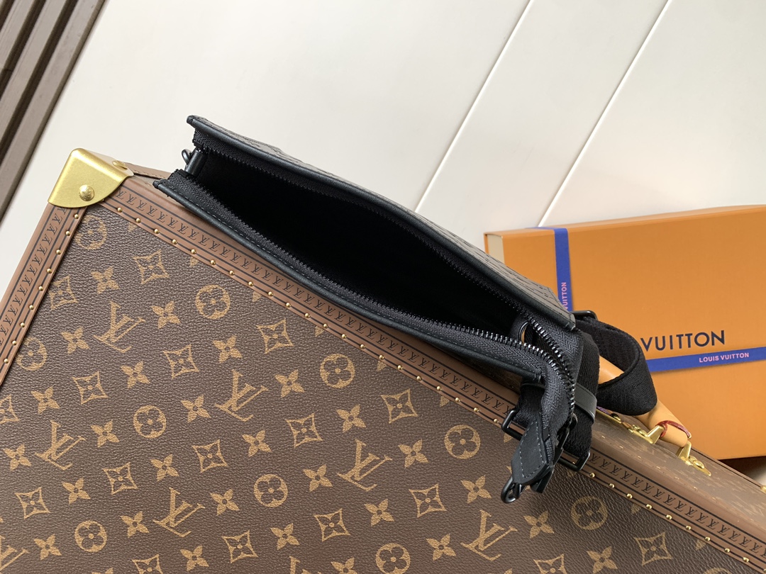 Gaston Wearable Wallet Black Monogram Shadow M81115