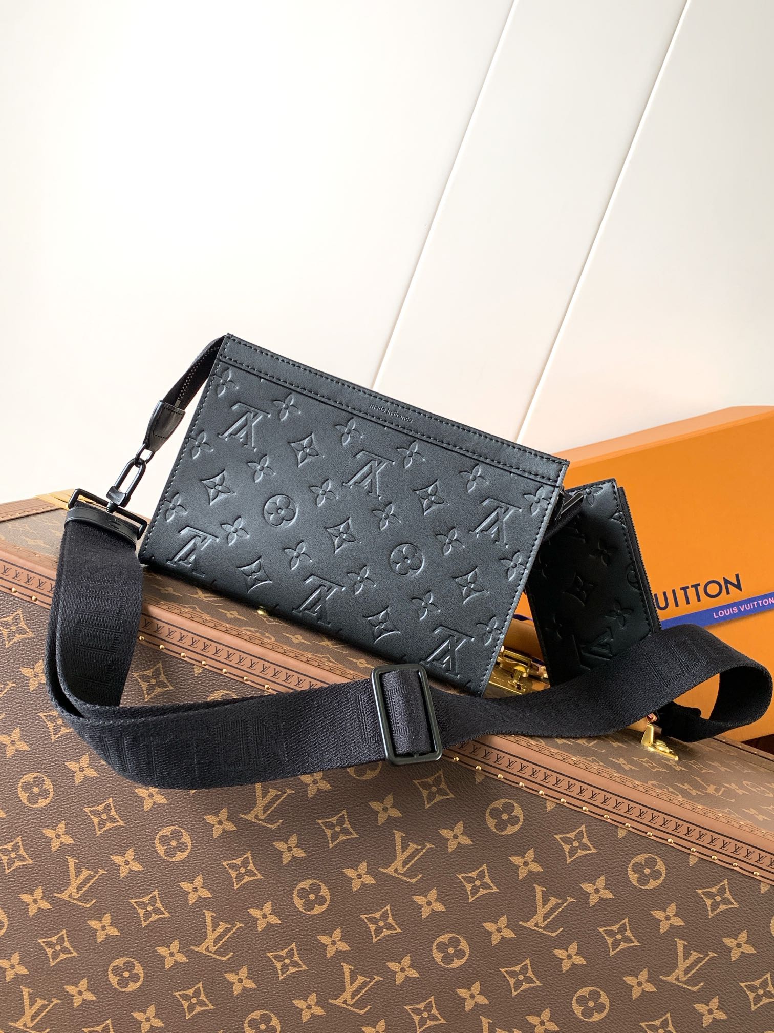 Gaston Wearable Wallet Black Monogram Shadow M81115