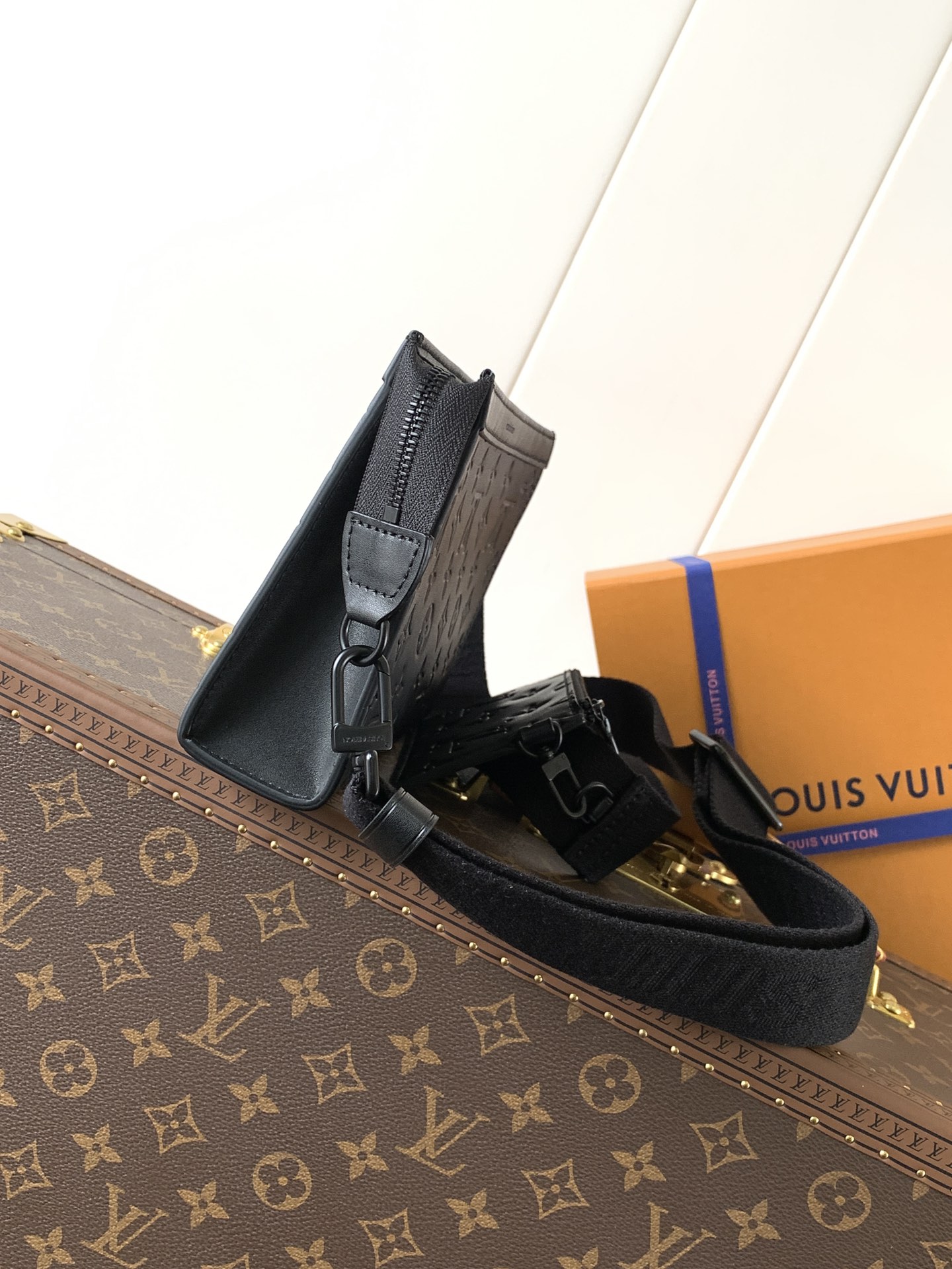 Gaston Wearable Wallet Black Monogram Shadow M81115