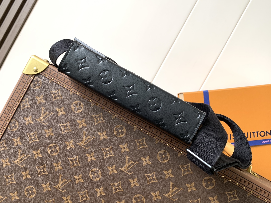 Gaston Wearable Wallet Black Monogram Shadow M81115