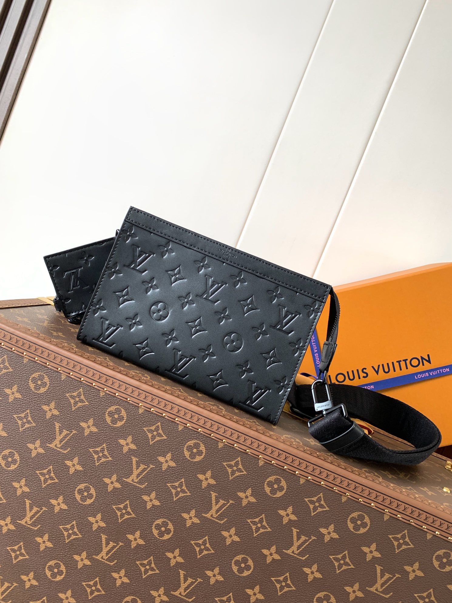 Gaston Wearable Wallet Black Monogram Shadow M81115