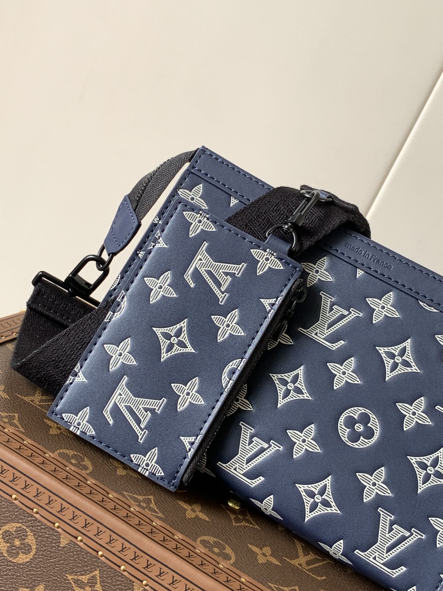 Gaston Wearable Wallet Ink Blue/White Monogram Shadow M83384