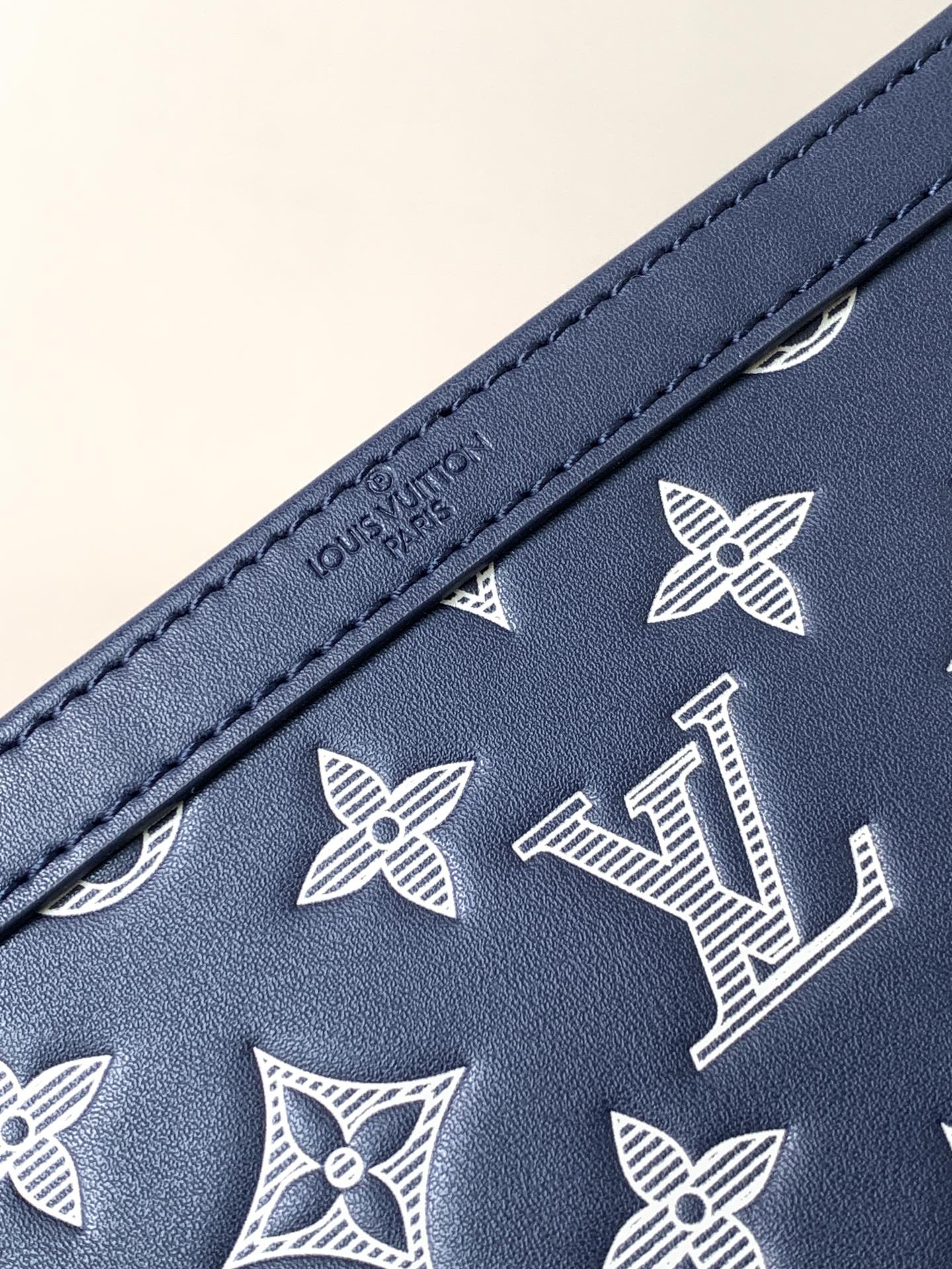Gaston Wearable Wallet Ink Blue/White Monogram Shadow M83384